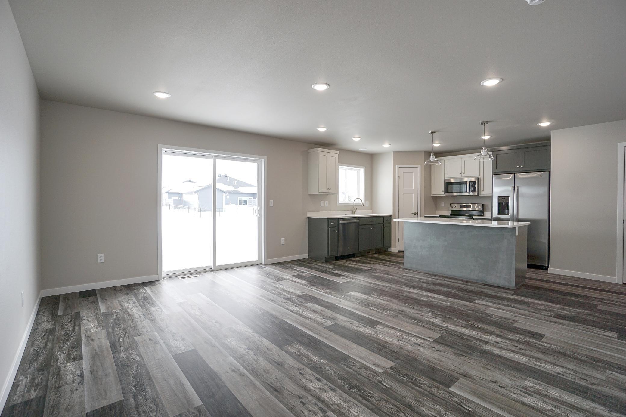 2018 single family home for sale at 8068 Goldfinch Drive in Horace, ND — 4 bed, 4 bath (photo 5 of 38)