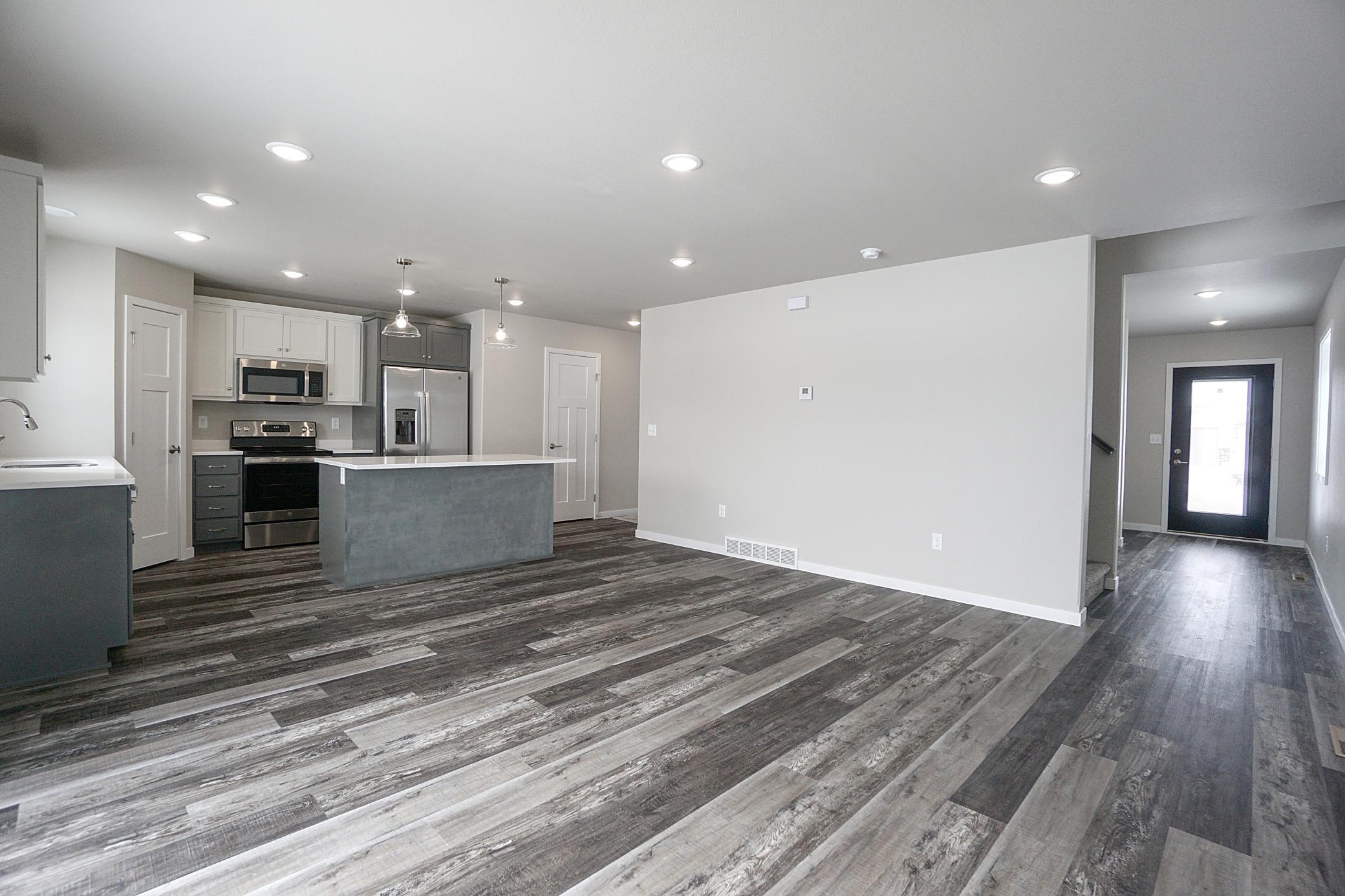 2018 single family home for sale at 8068 Goldfinch Drive in Horace, ND — 4 bed, 4 bath (photo 7 of 38)