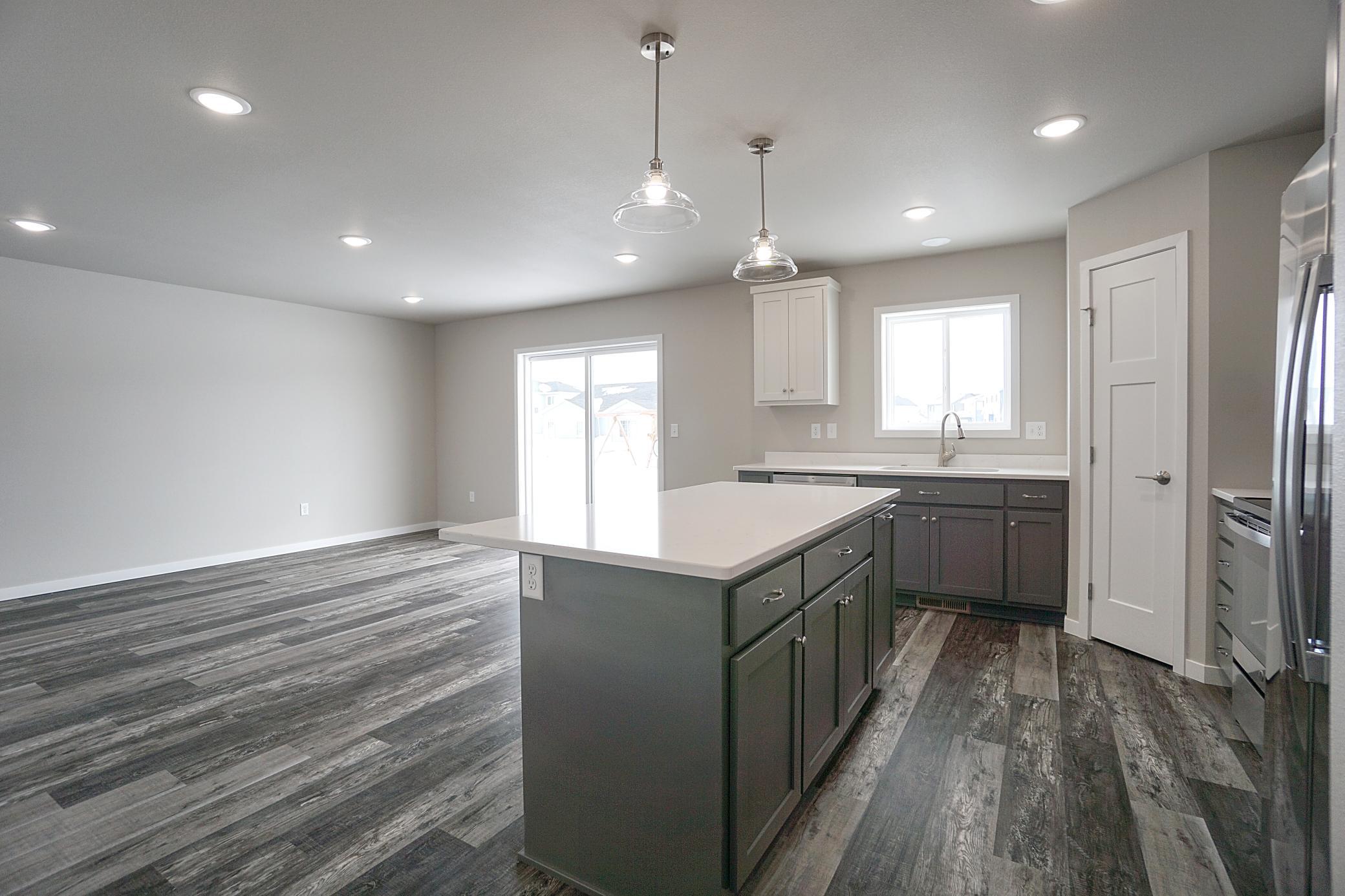 2018 single family home for sale at 8068 Goldfinch Drive in Horace, ND — 4 bed, 4 bath (photo 10 of 38)