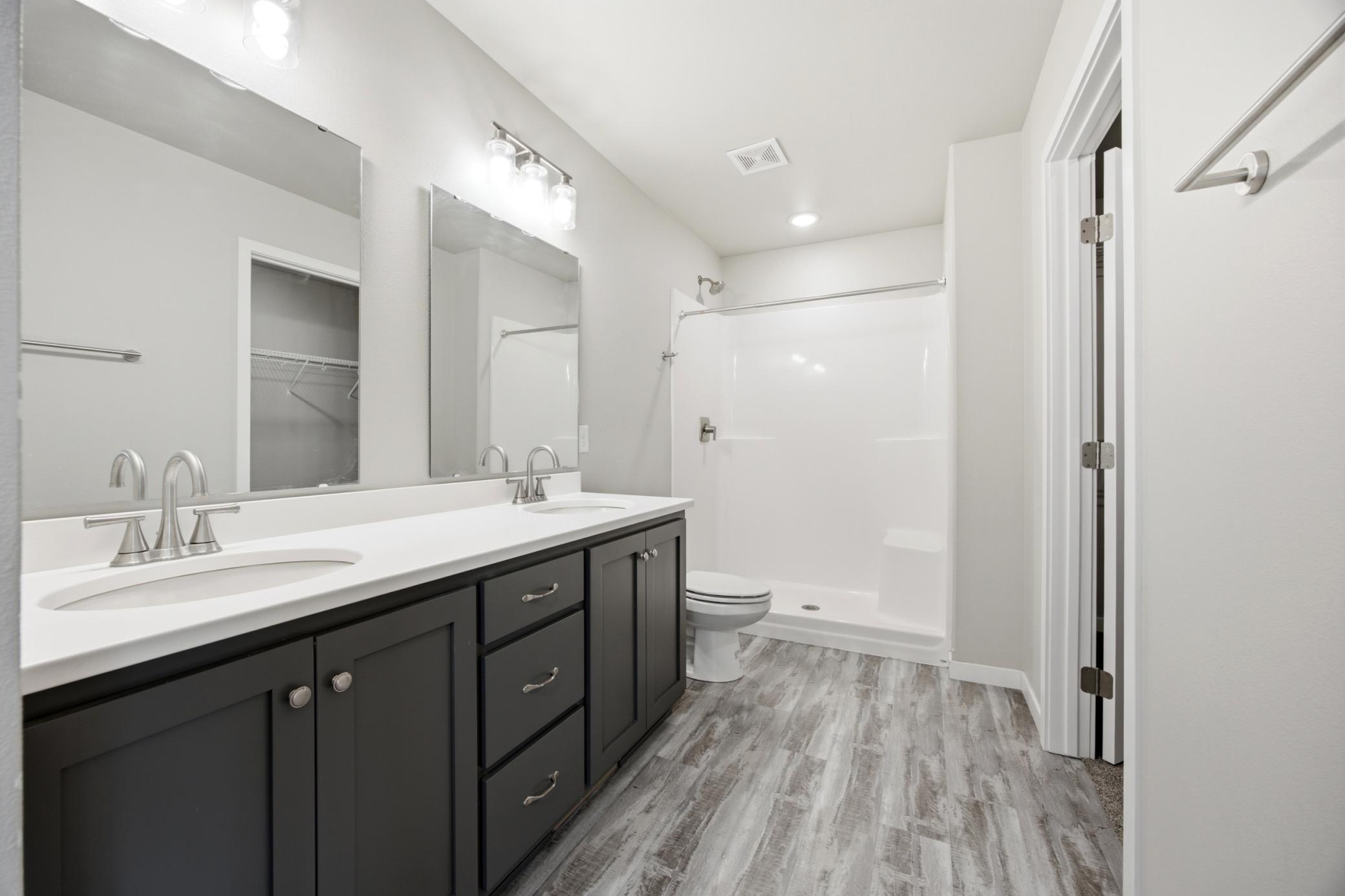 2018 single family home for sale at 8068 Goldfinch Drive in Horace, ND — 4 bed, 4 bath (photo 11 of 31)