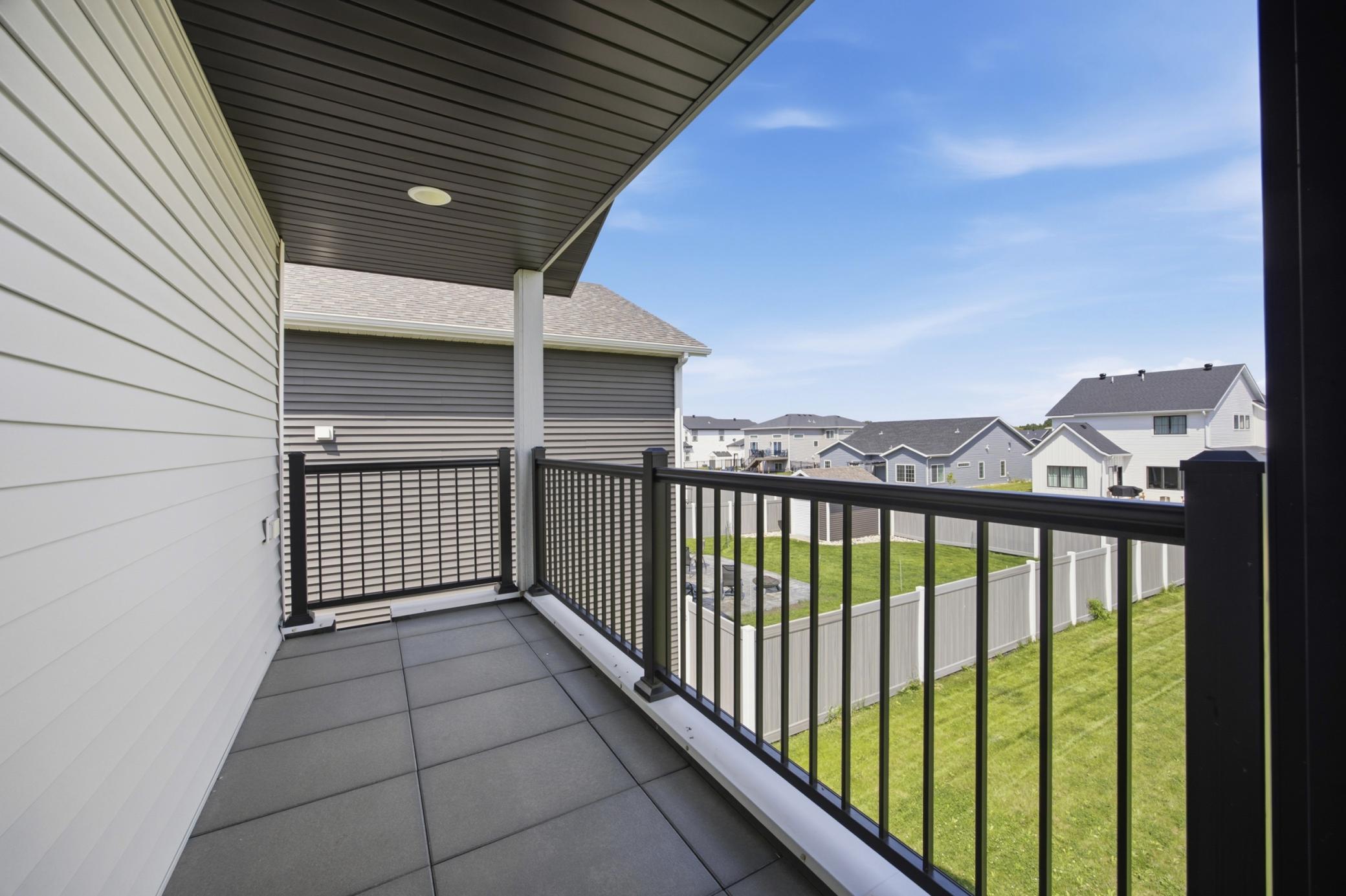 2018 single family home for sale at 8068 Goldfinch Drive in Horace, ND — 4 bed, 4 bath (photo 13 of 31)