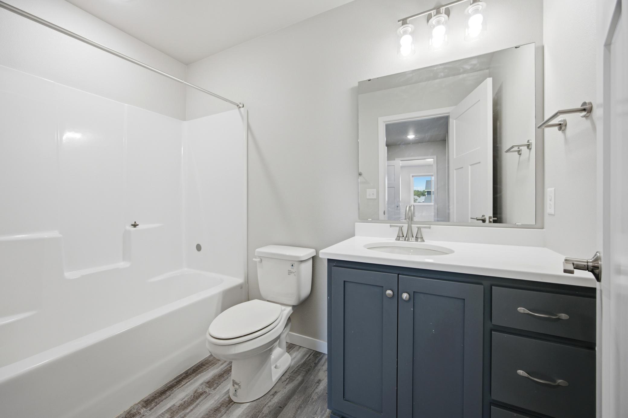2018 single family home for sale at 8068 Goldfinch Drive in Horace, ND — 4 bed, 4 bath (photo 17 of 31)