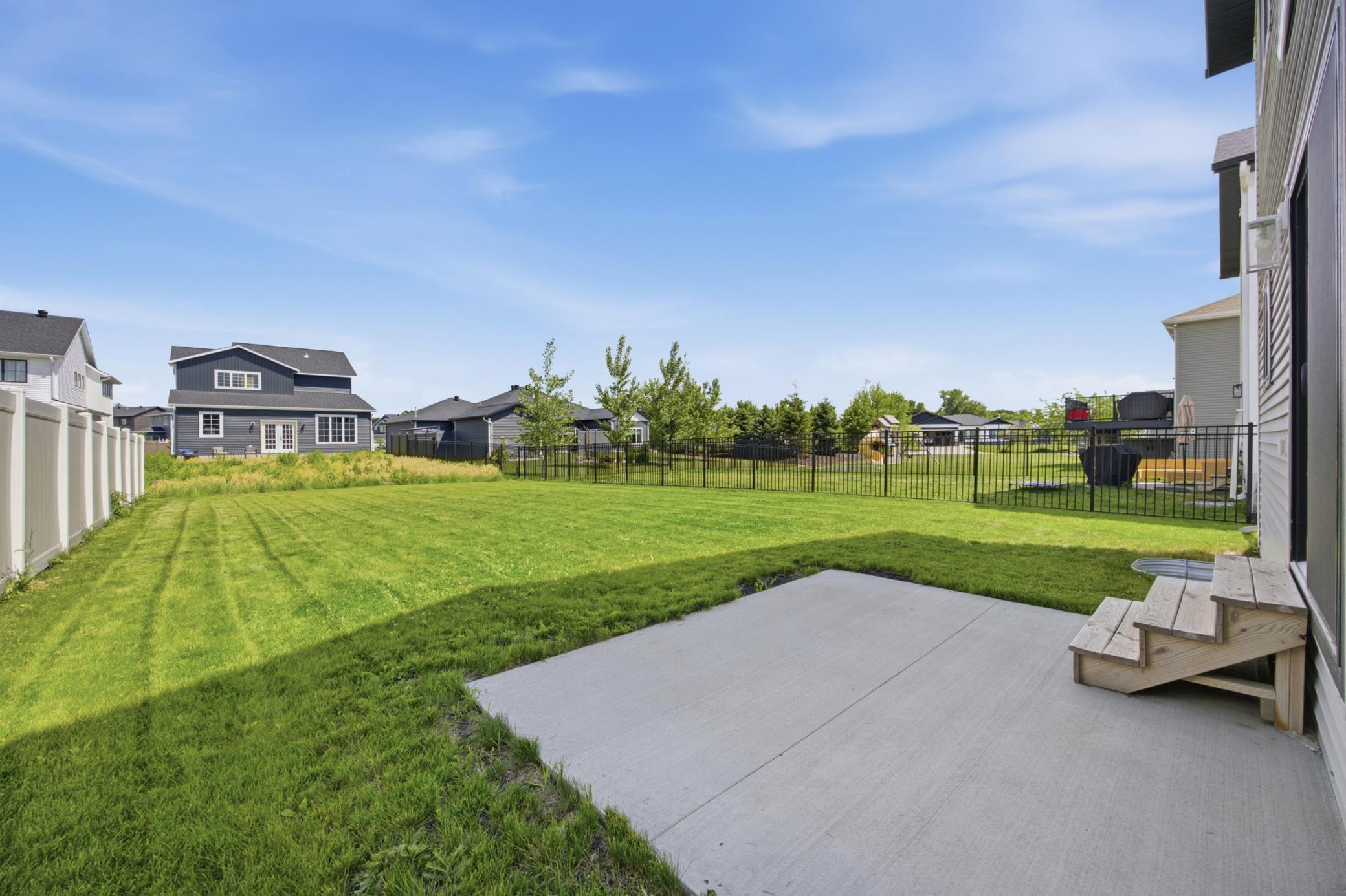2018 single family home for sale at 8068 Goldfinch Drive in Horace, ND — 4 bed, 4 bath (photo 24 of 31)