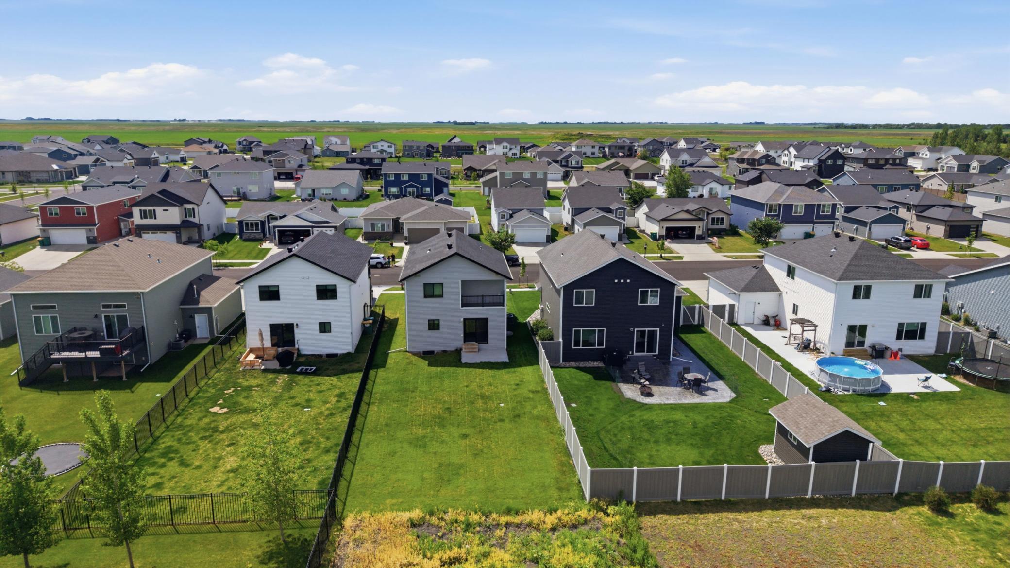 2018 single family home for sale at 8068 Goldfinch Drive in Horace, ND — 4 bed, 4 bath (photo 28 of 31)