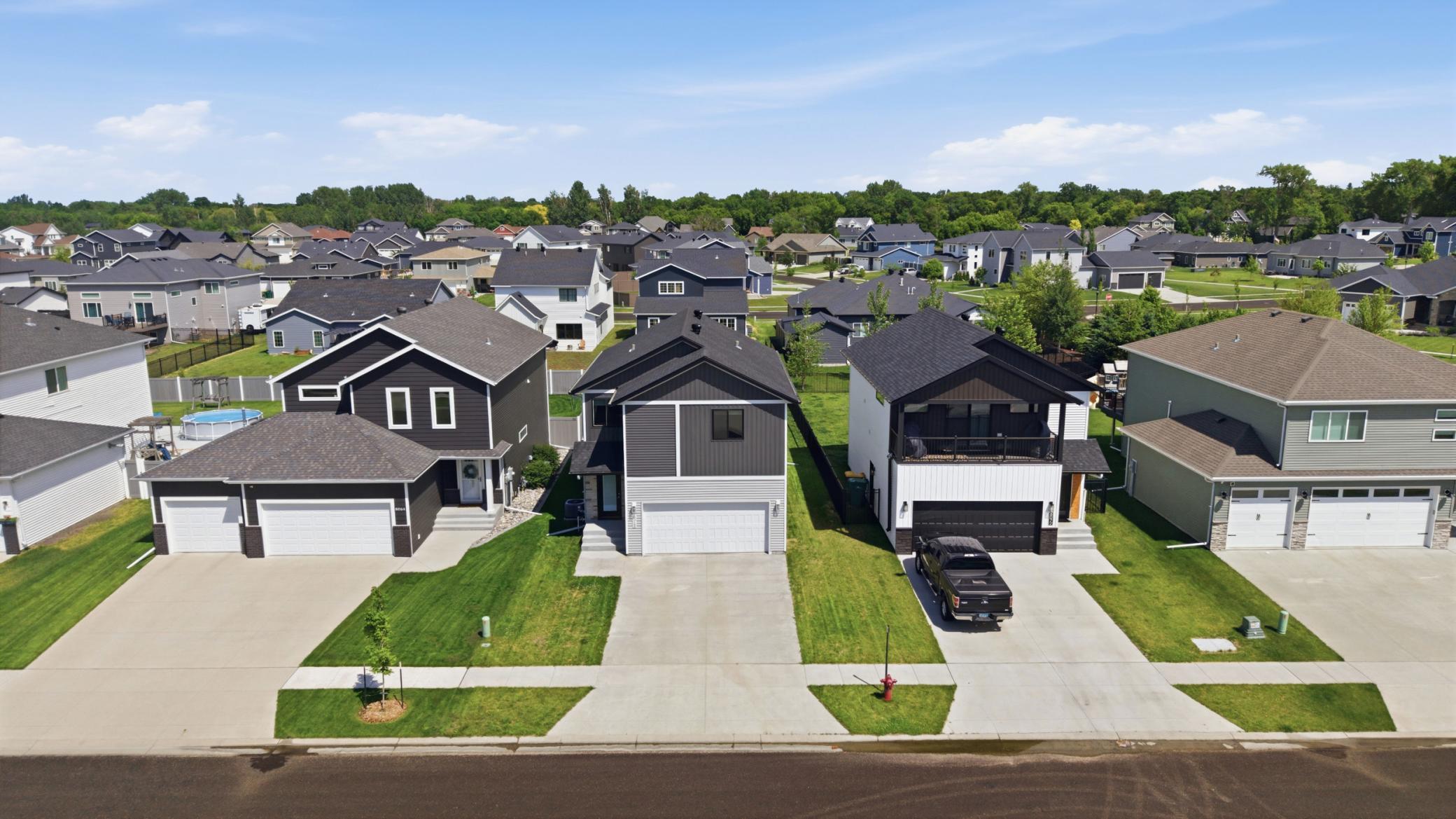 2018 single family home for sale at 8068 Goldfinch Drive in Horace, ND — 4 bed, 4 bath (photo 30 of 31)