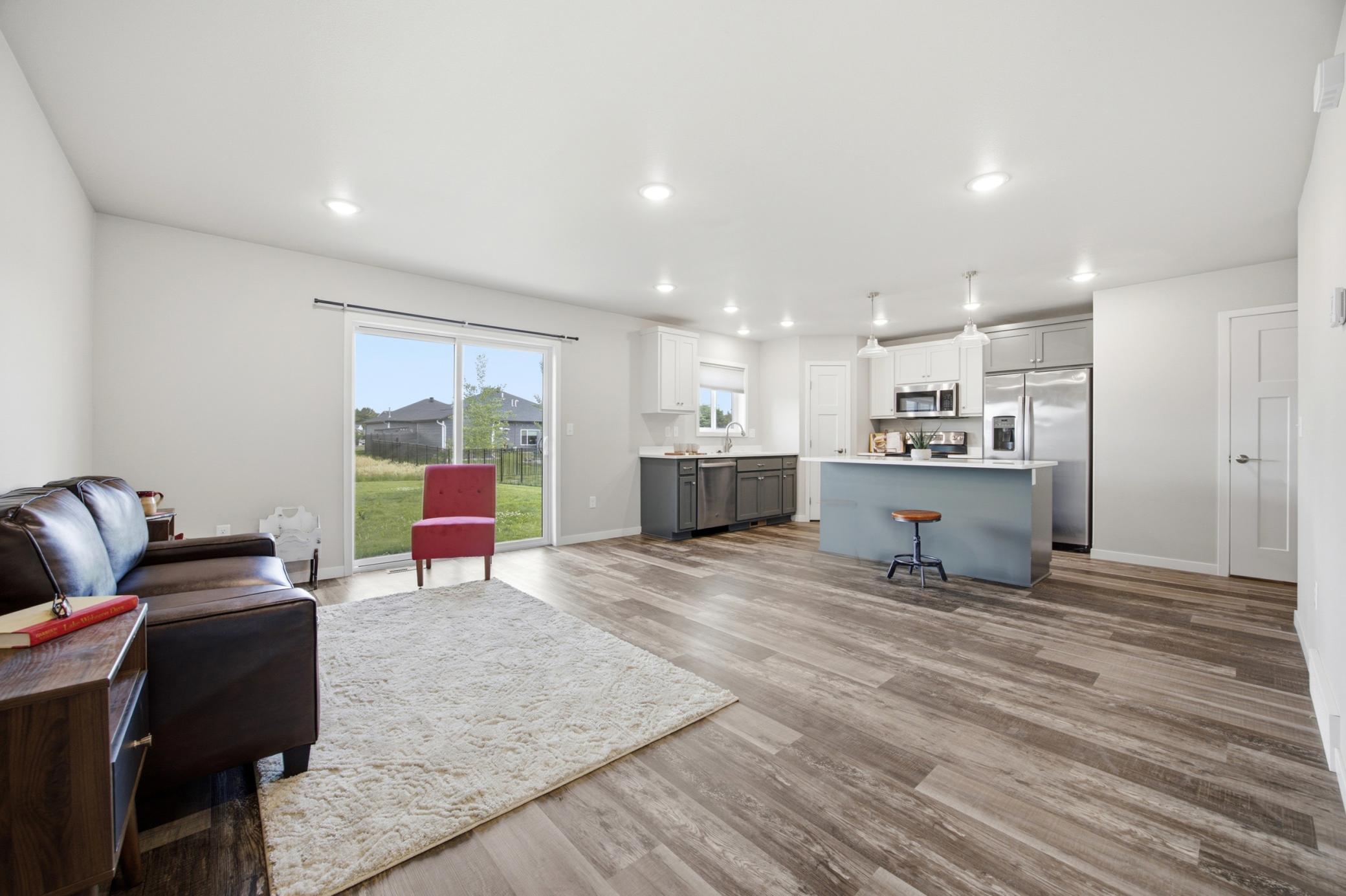 2018 single family home for sale at 8068 Goldfinch Drive in Horace, ND — 4 bed, 4 bath (photo 4 of 31)