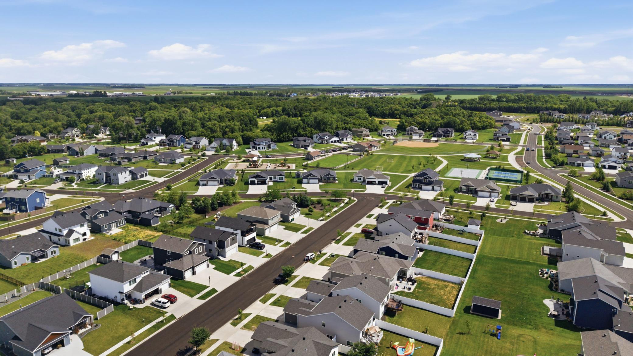 2018 single family home for sale at 8068 Goldfinch Drive in Horace, ND — 4 bed, 4 bath (photo 31 of 31)