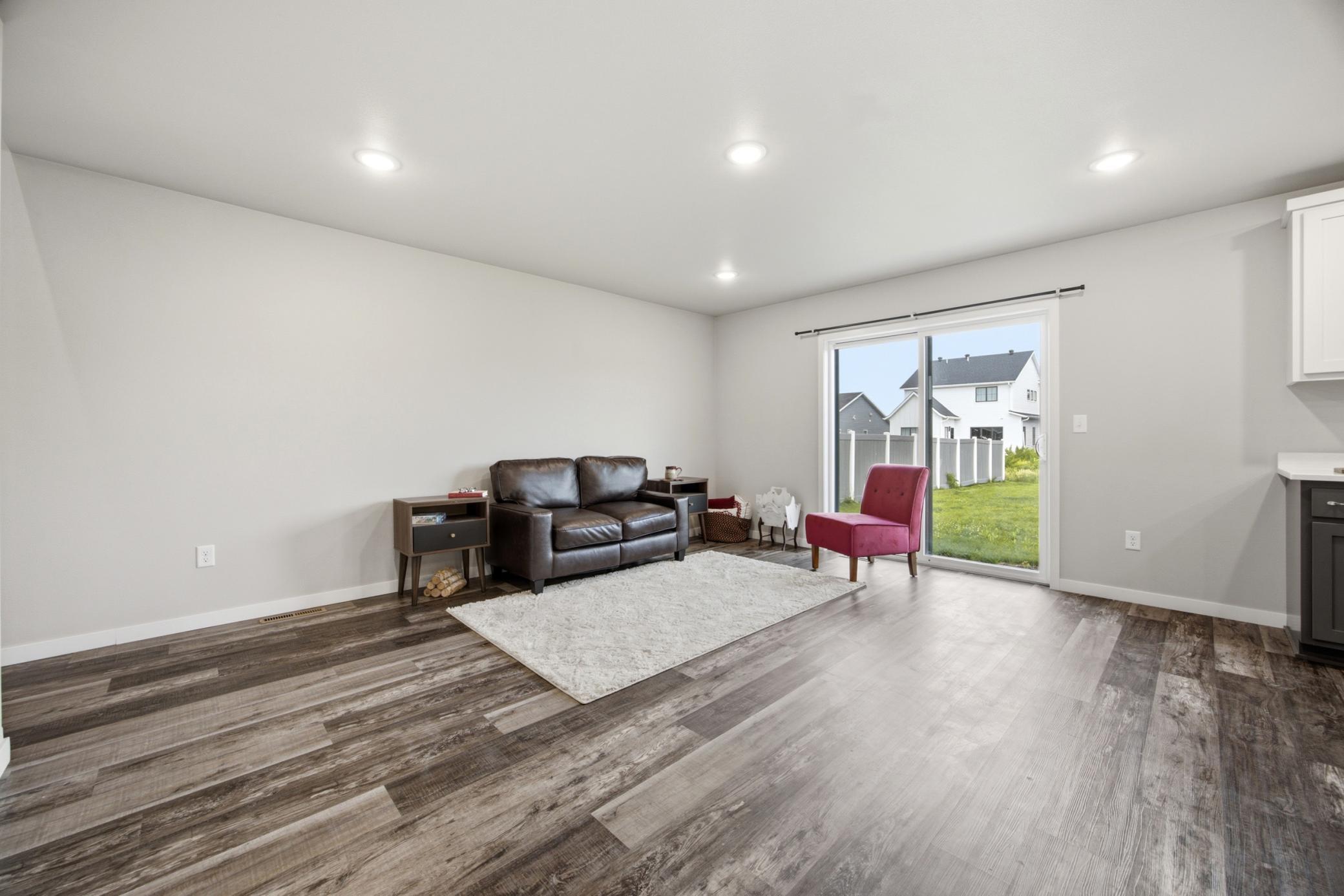 2018 single family home for sale at 8068 Goldfinch Drive in Horace, ND — 4 bed, 4 bath (photo 5 of 31)