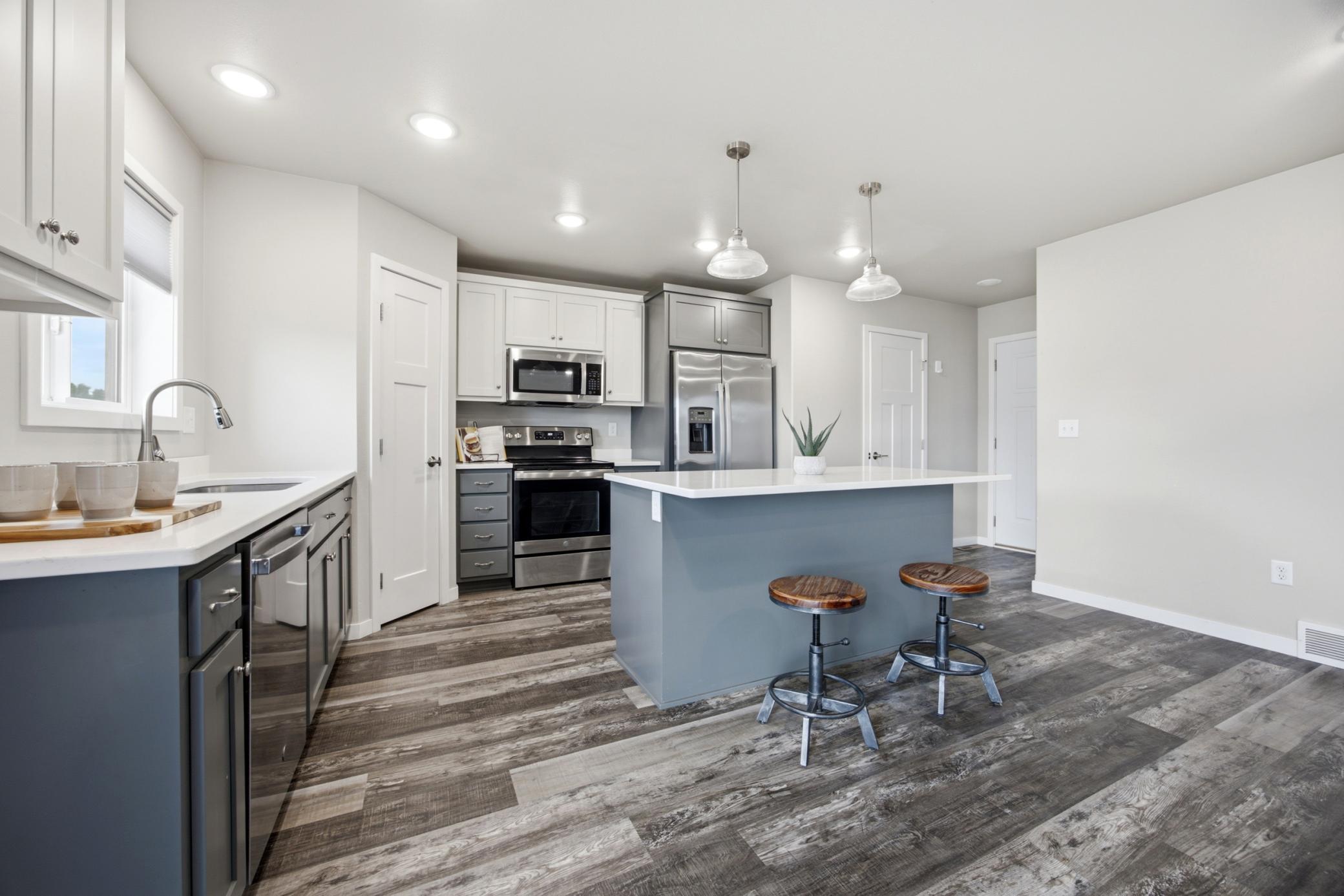 2018 single family home for sale at 8068 Goldfinch Drive in Horace, ND — 4 bed, 4 bath (photo 6 of 31)