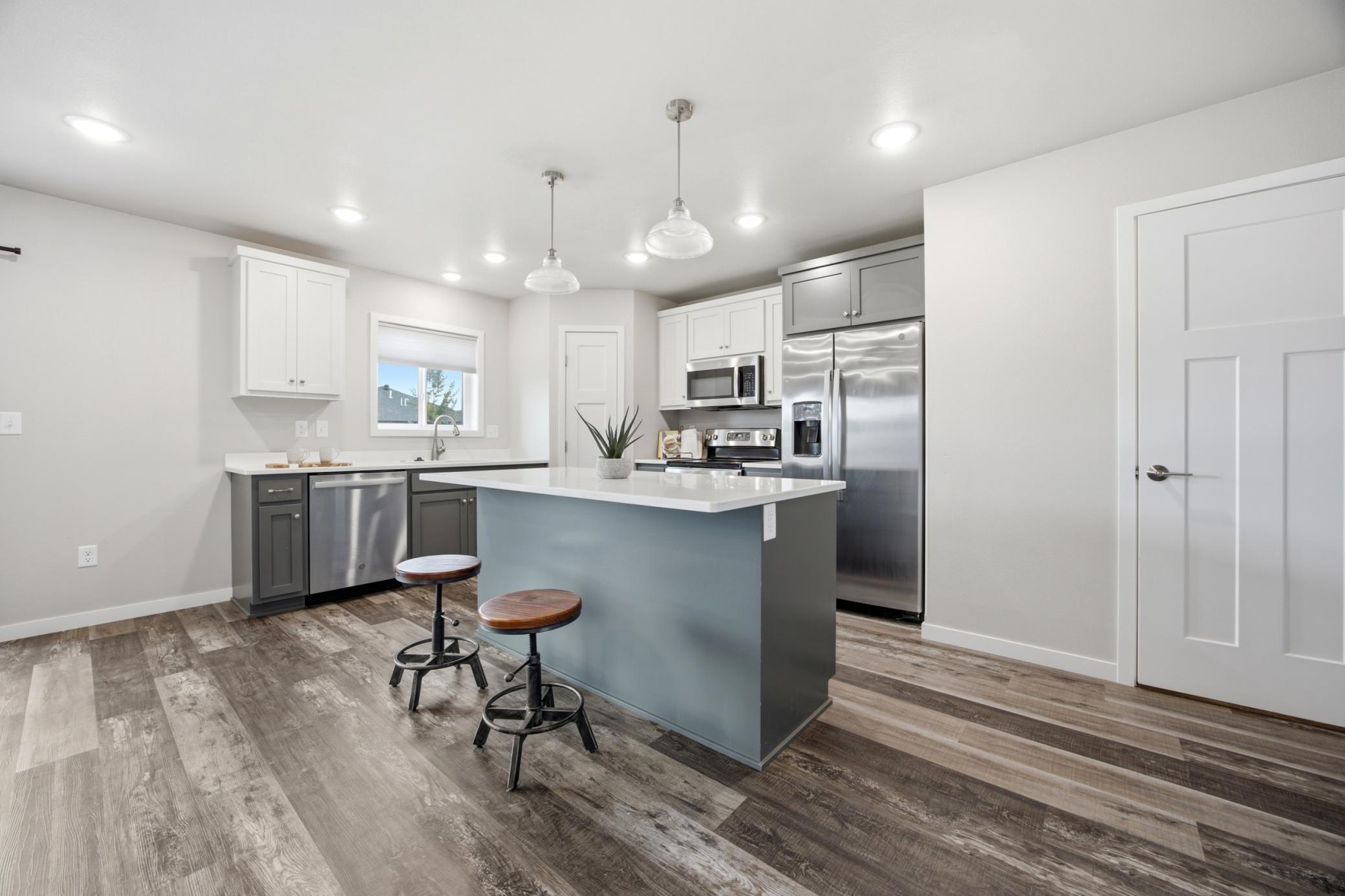 2018 single family home for sale at 8068 Goldfinch Drive in Horace, ND — 4 bed, 4 bath (photo 7 of 31)