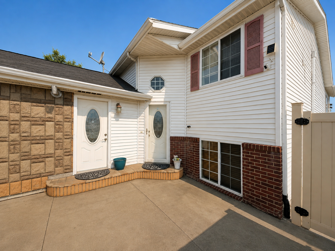 1999 single family home for sale at 238 PINEWOOD Boulevard in West Fargo, ND — 4 bed, 2 bath (photo 3 of 35)