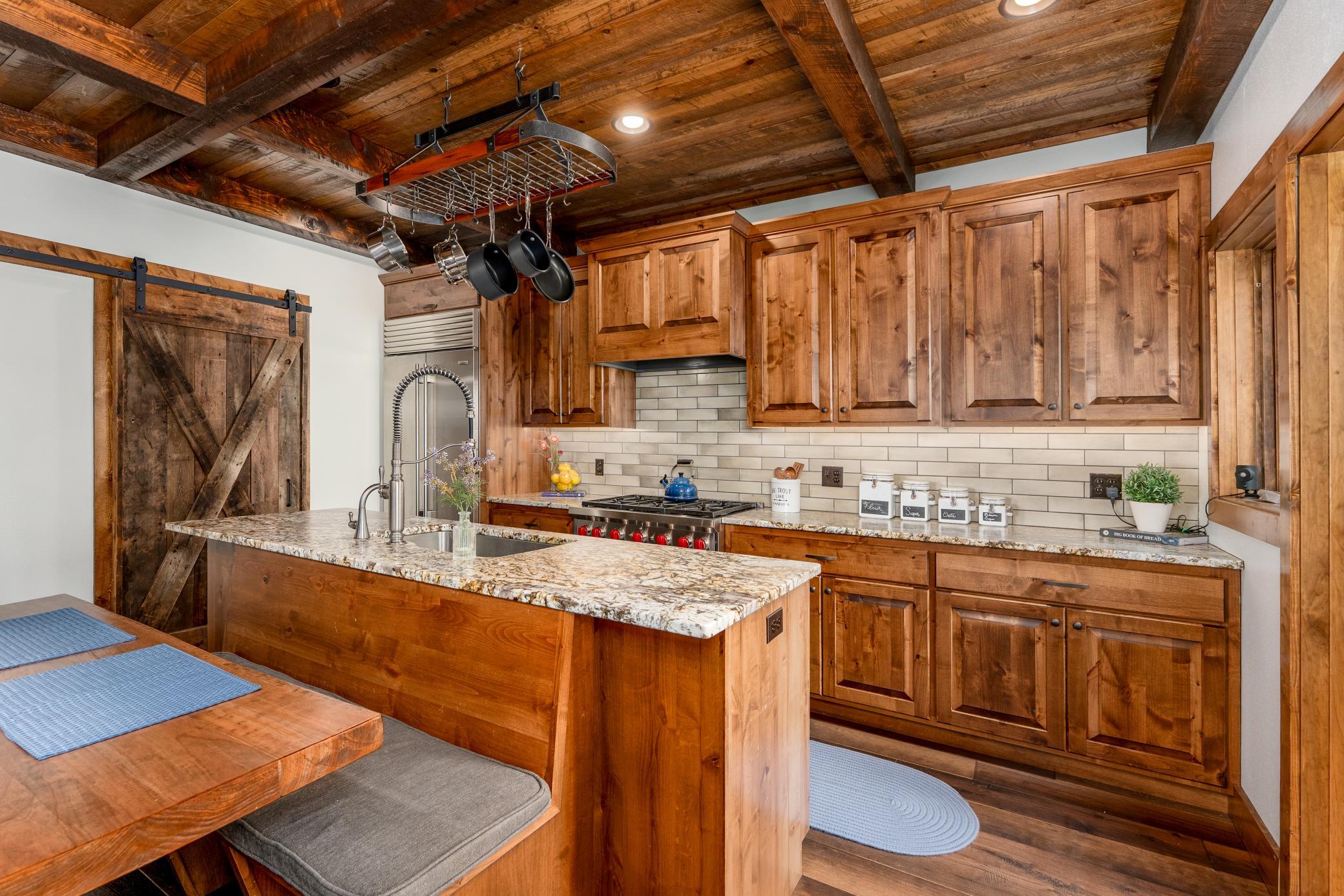 2019 single family home for sale at 12730 Manhattan Point Boulevard in Crosslake, MN — 5 bed, 3 bath (photo 16 of 65)