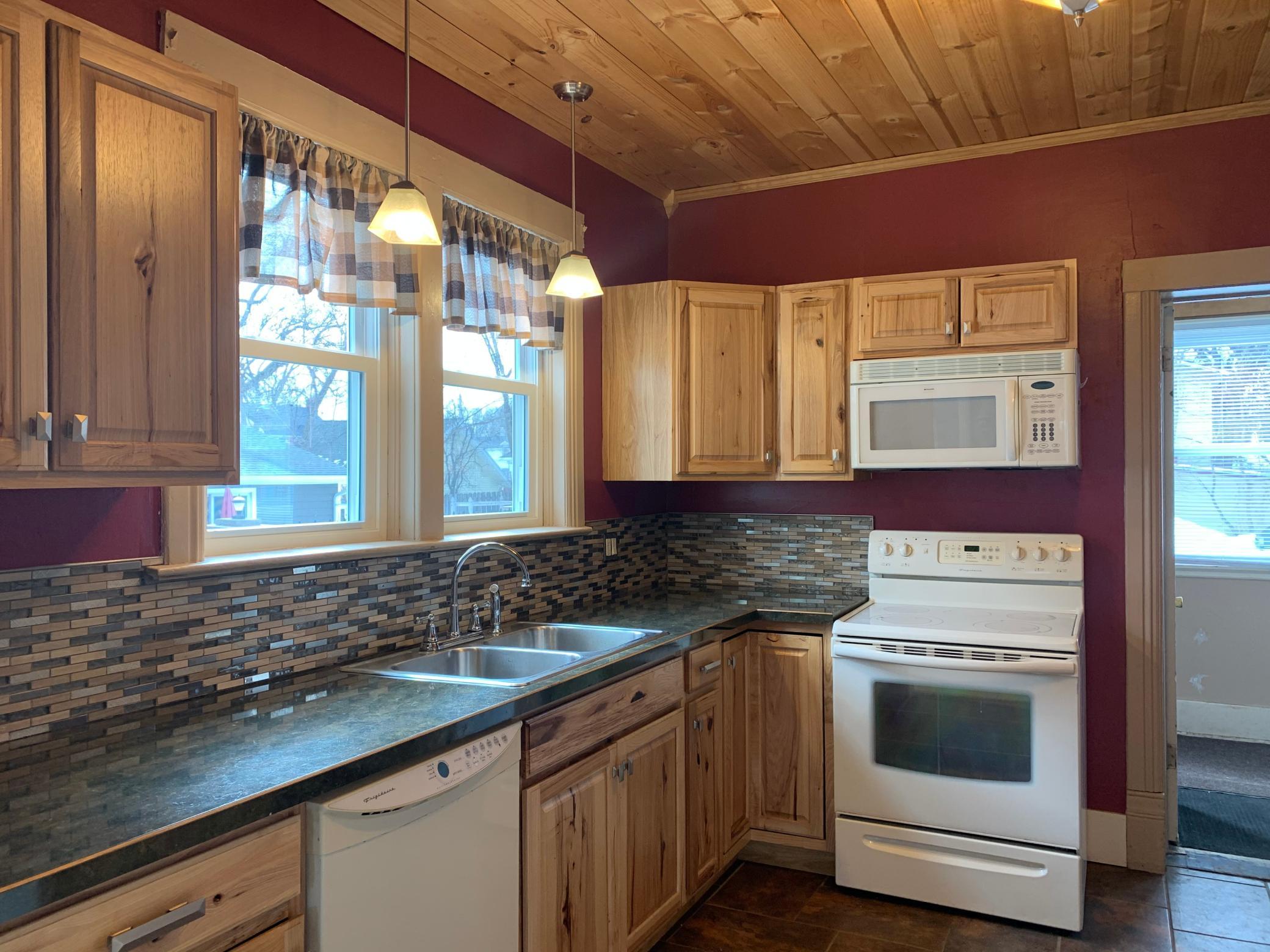 1342 3rd Avenue S, Fargo ND 58103 - Photo 10 of 32