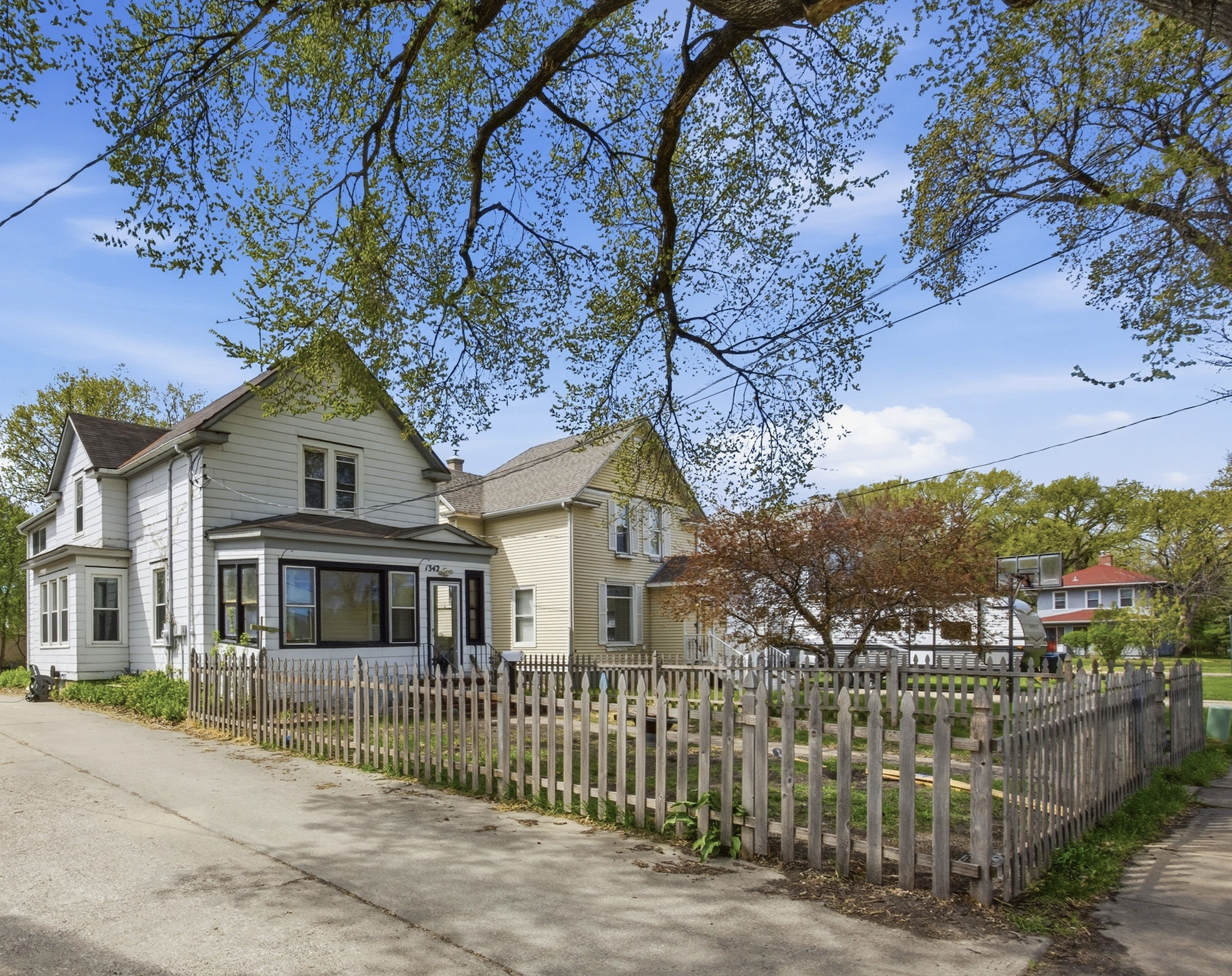 1904 single family home for sale at 1342 3rd Avenue S in Fargo, ND — 4 bed, 2 bath (photo 2 of 31)