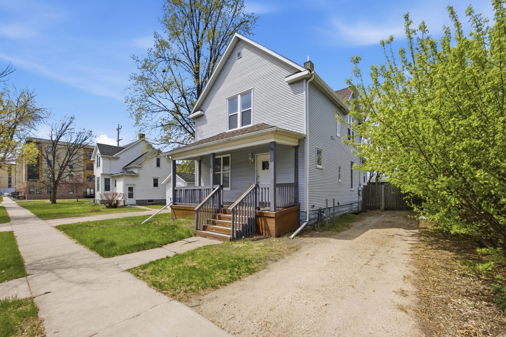 1905 single family home for sale at 412 12th Street N in Fargo, ND — 4 bed, 2 bath (photo 21 of 21)