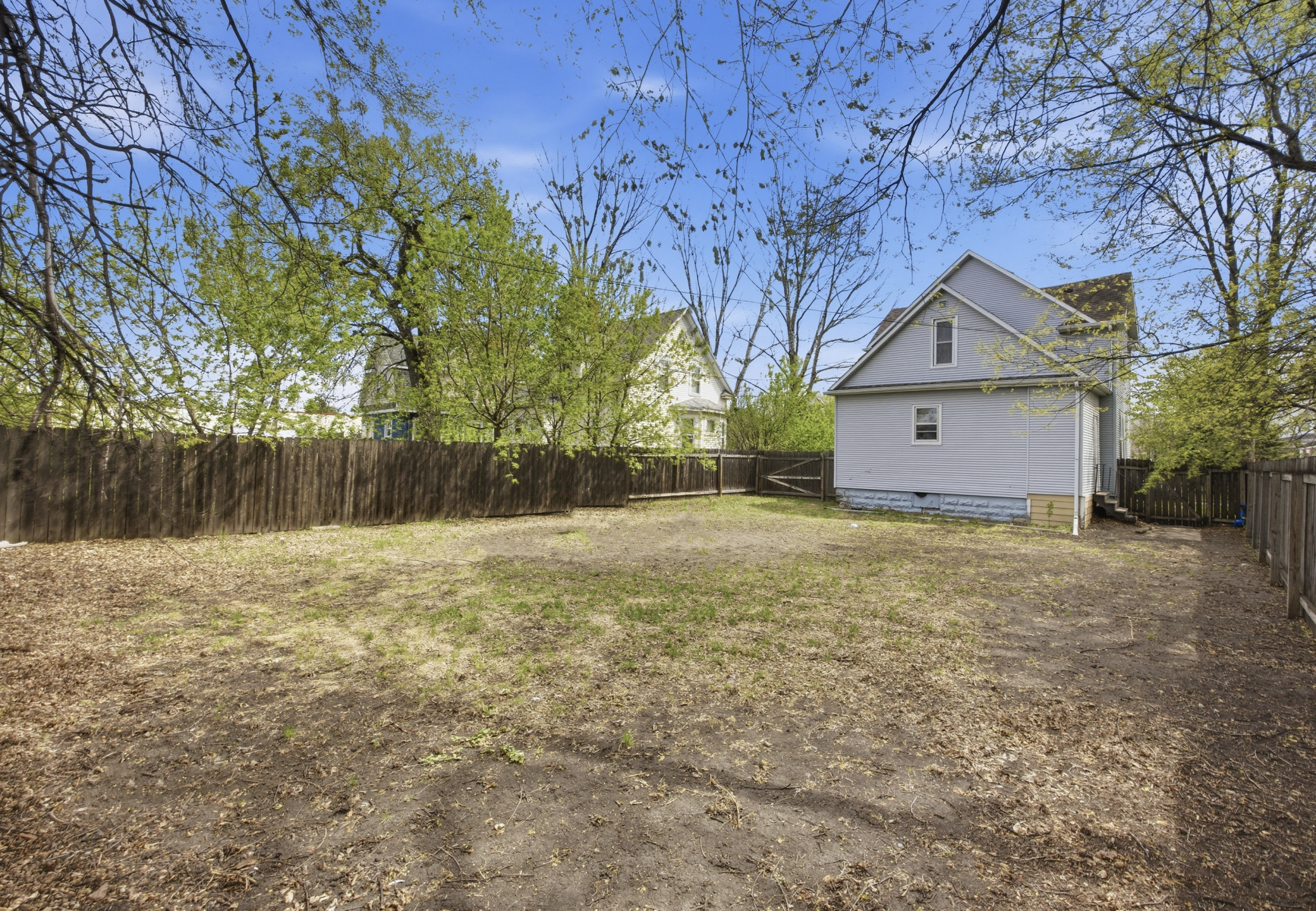1905 single family home for sale at 412 12th Street N in Fargo, ND — 4 bed, 2 bath (photo 4 of 21)