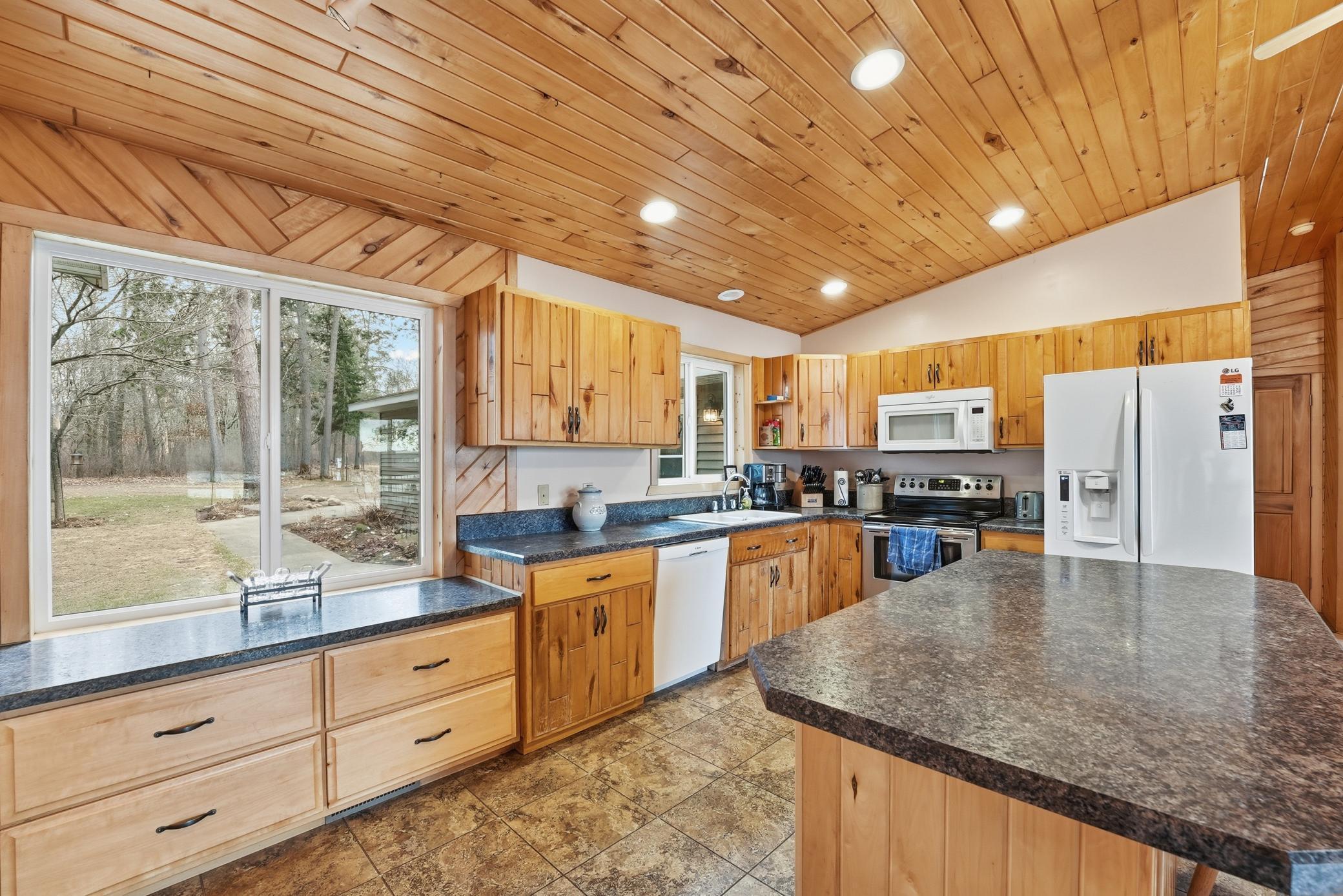 2003 single family home for sale at 15740 River Lake Drive in Menahga, MN — 3 bed, 2 bath (photo 12 of 51)