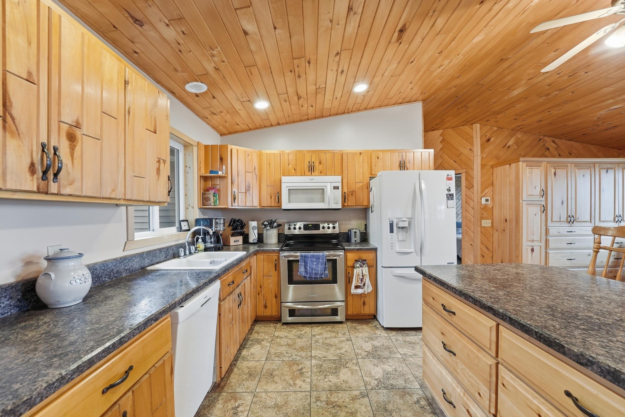 2003 single family home for sale at 15740 River Lake Drive in Menahga, MN — 3 bed, 2 bath (photo 14 of 51)