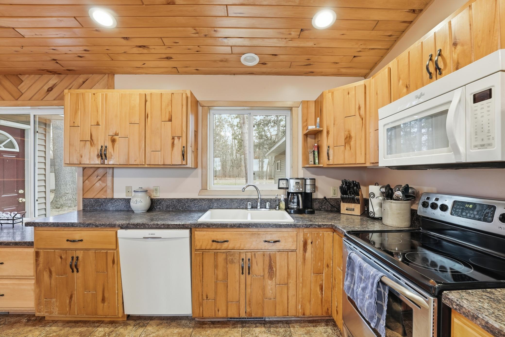 2003 single family home for sale at 15740 River Lake Drive in Menahga, MN — 3 bed, 2 bath (photo 15 of 51)