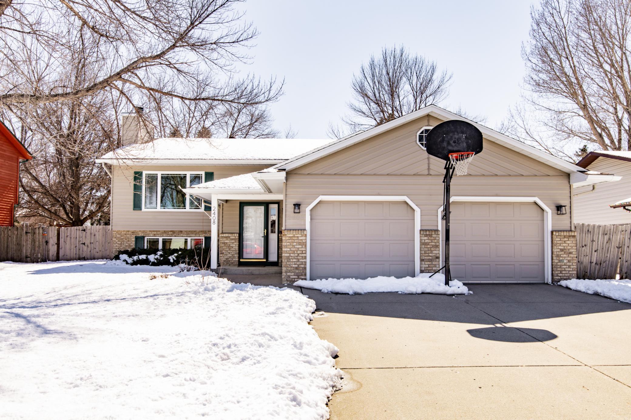 1987 single family home for sale at 2408 34th Avenue S in Fargo, ND — 5 bed, 3 bath