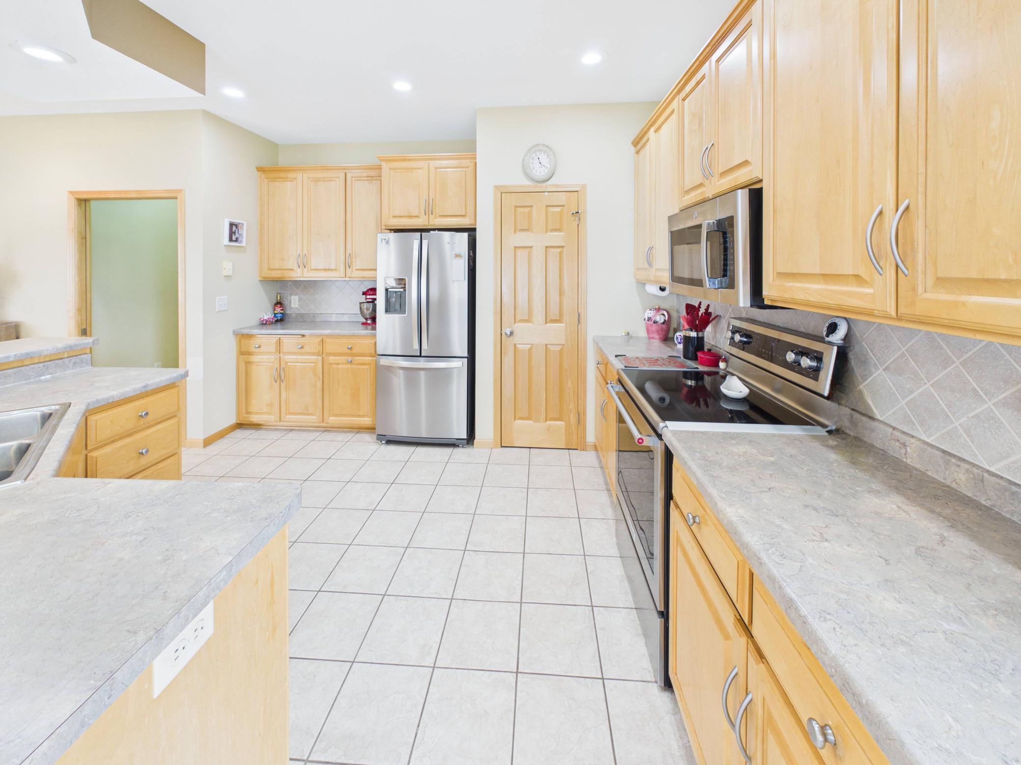 2006 single family home for sale at 18559 Empire Trail in Burtrum, MN — 5 bed, 5 bath (photo 11 of 72)