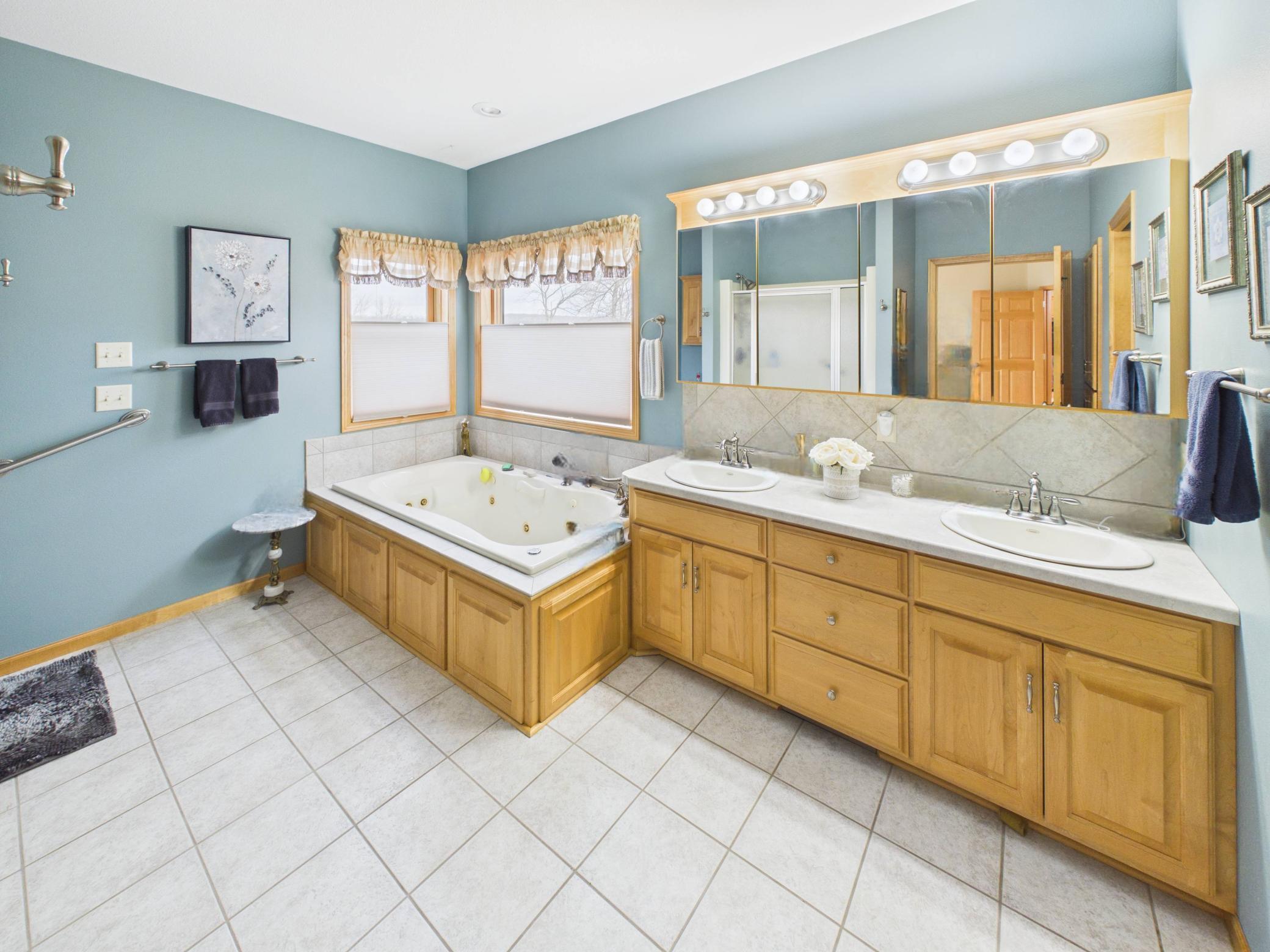 2006 single family home for sale at 18559 Empire Trail in Burtrum, MN — 5 bed, 5 bath (photo 25 of 72)