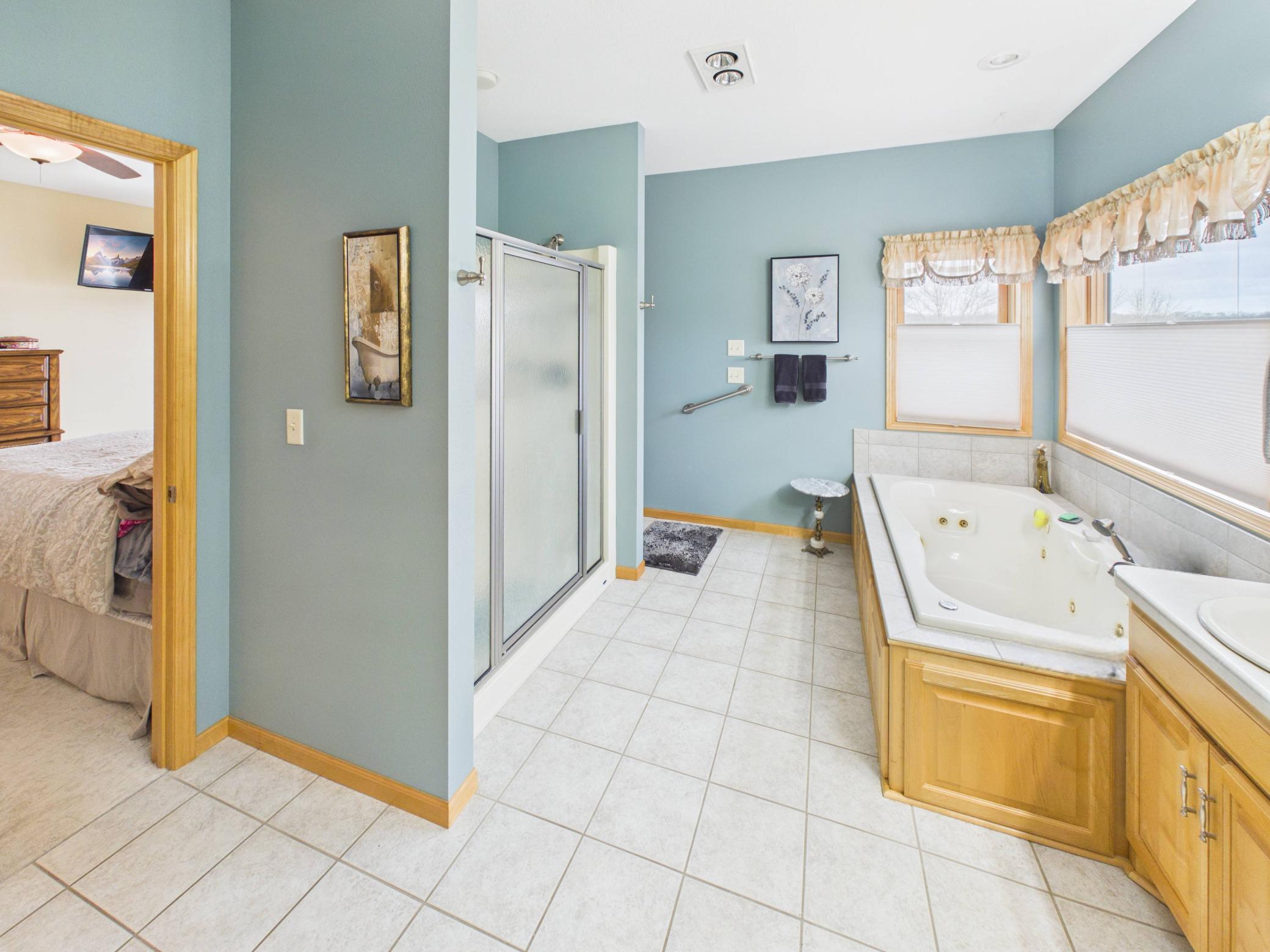 2006 single family home for sale at 18559 Empire Trail in Burtrum, MN — 5 bed, 5 bath (photo 26 of 72)