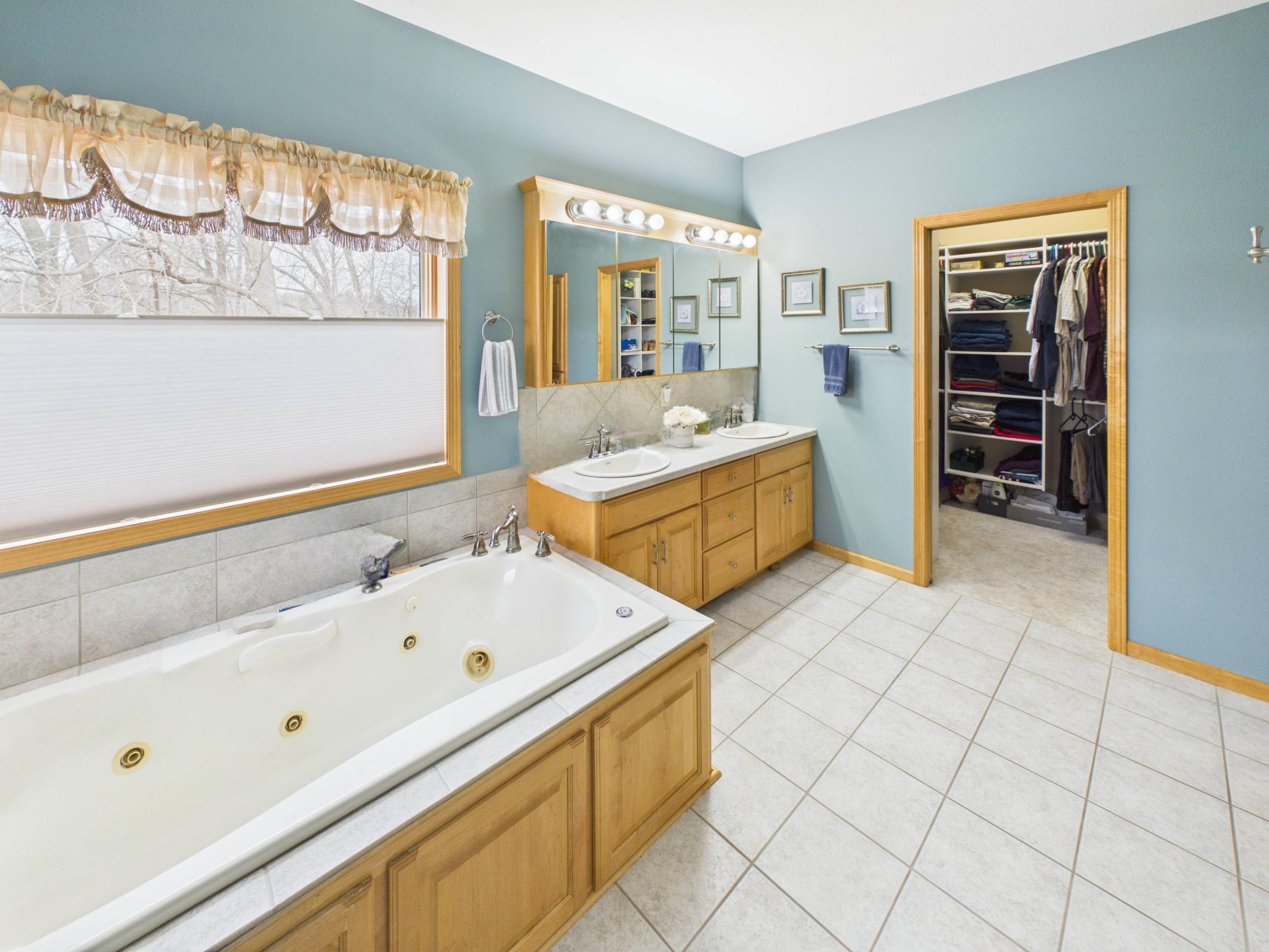 2006 single family home for sale at 18559 Empire Trail in Burtrum, MN — 5 bed, 5 bath (photo 27 of 72)