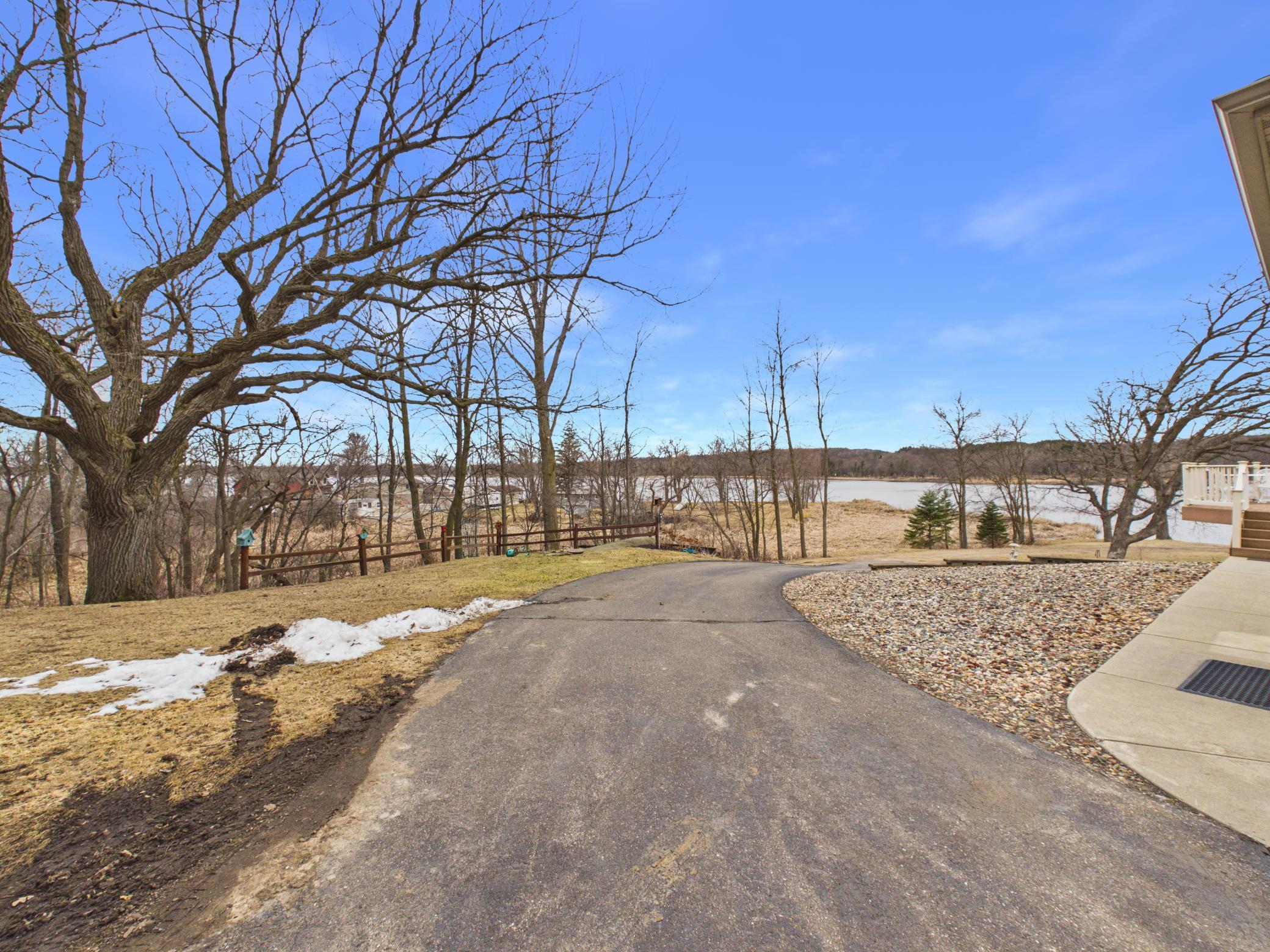2006 single family home for sale at 18559 Empire Trail in Burtrum, MN — 5 bed, 5 bath (photo 5 of 72)