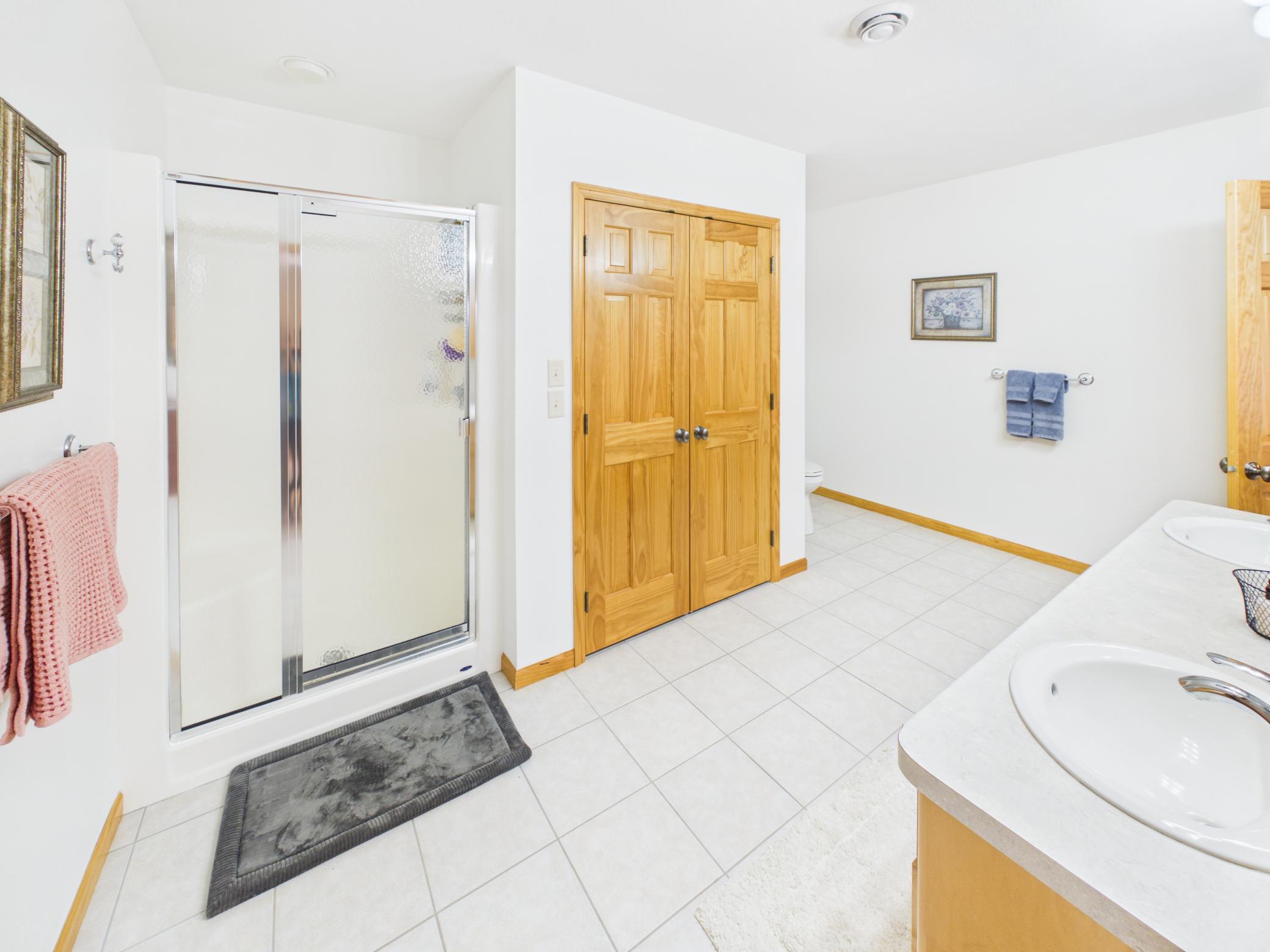 2006 single family home for sale at 18559 Empire Trail in Burtrum, MN — 5 bed, 5 bath (photo 47 of 72)
