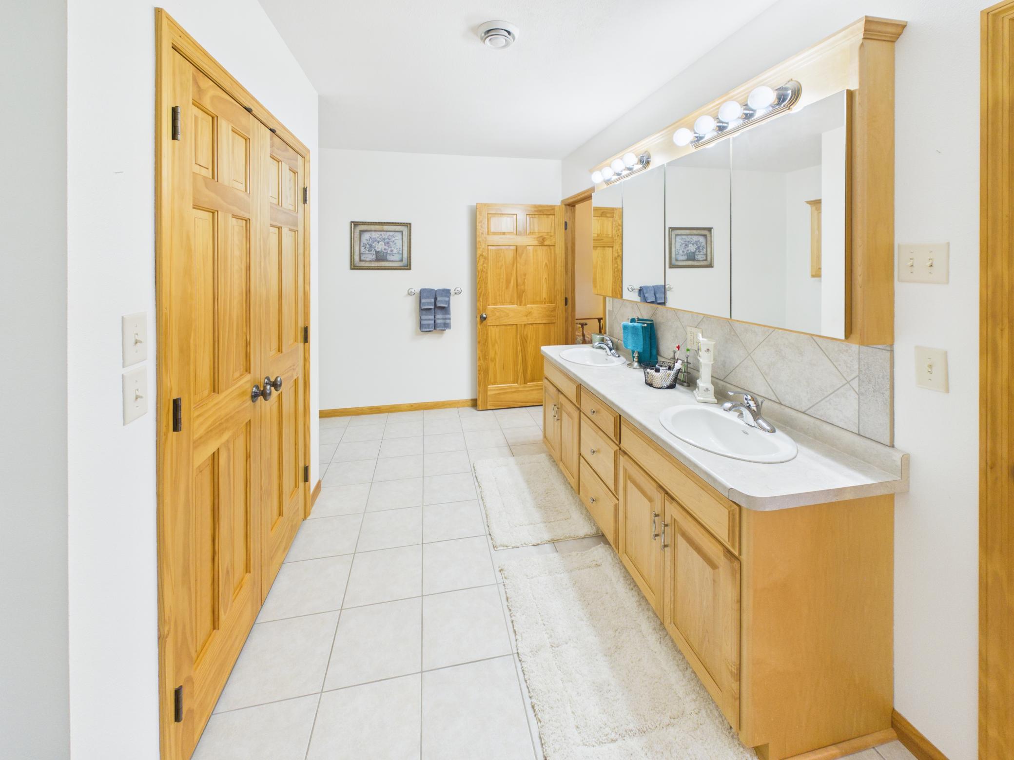 2006 single family home for sale at 18559 Empire Trail in Burtrum, MN — 5 bed, 5 bath (photo 48 of 72)