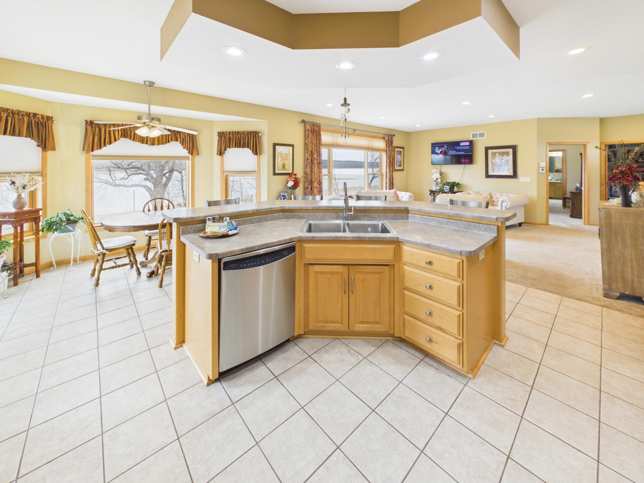 2006 single family home for sale at 18559 Empire Trail in Burtrum, MN — 5 bed, 5 bath (photo 8 of 72)