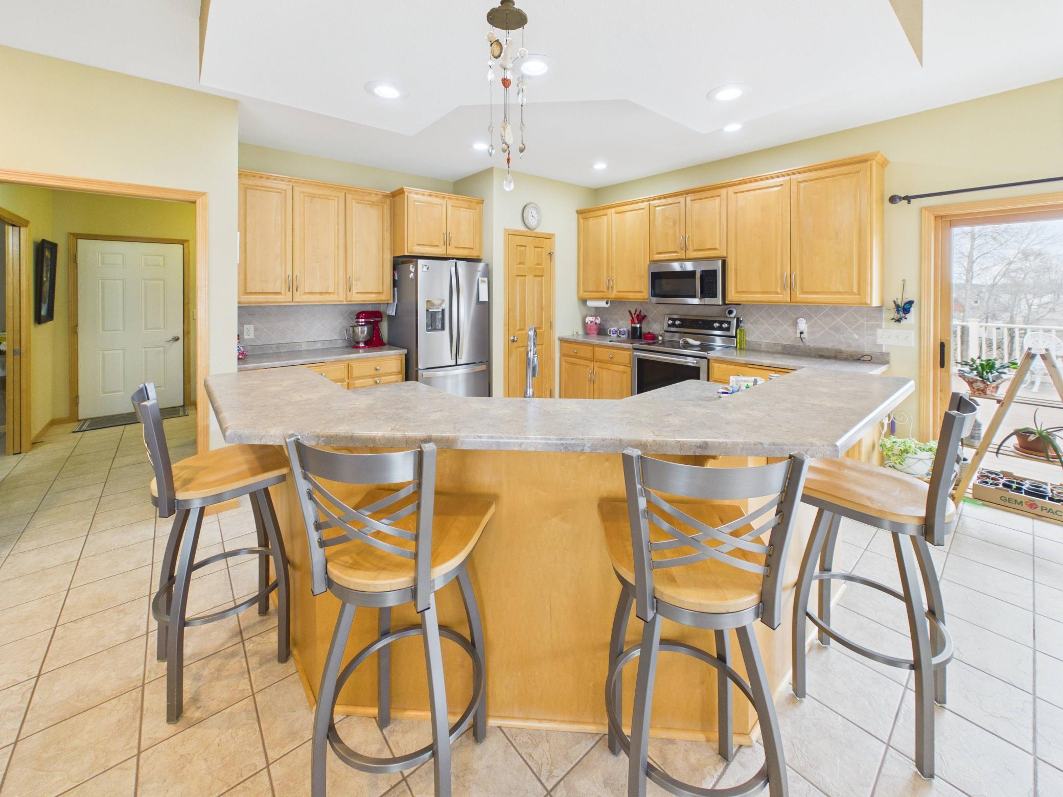 2006 single family home for sale at 18559 Empire Trail in Burtrum, MN — 5 bed, 5 bath (photo 9 of 72)