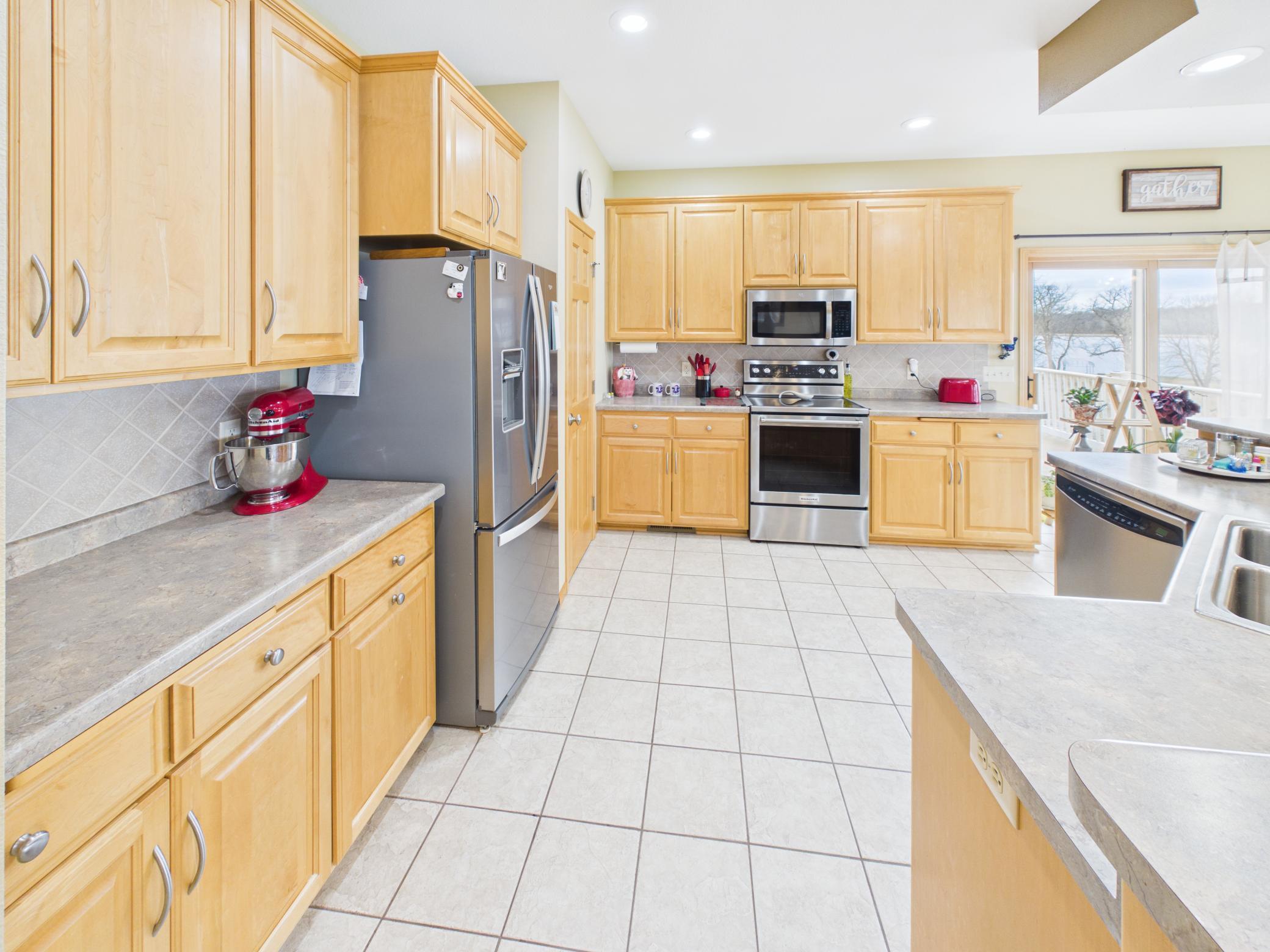 2006 single family home for sale at 18559 Empire Trail in Burtrum, MN — 5 bed, 5 bath (photo 10 of 72)
