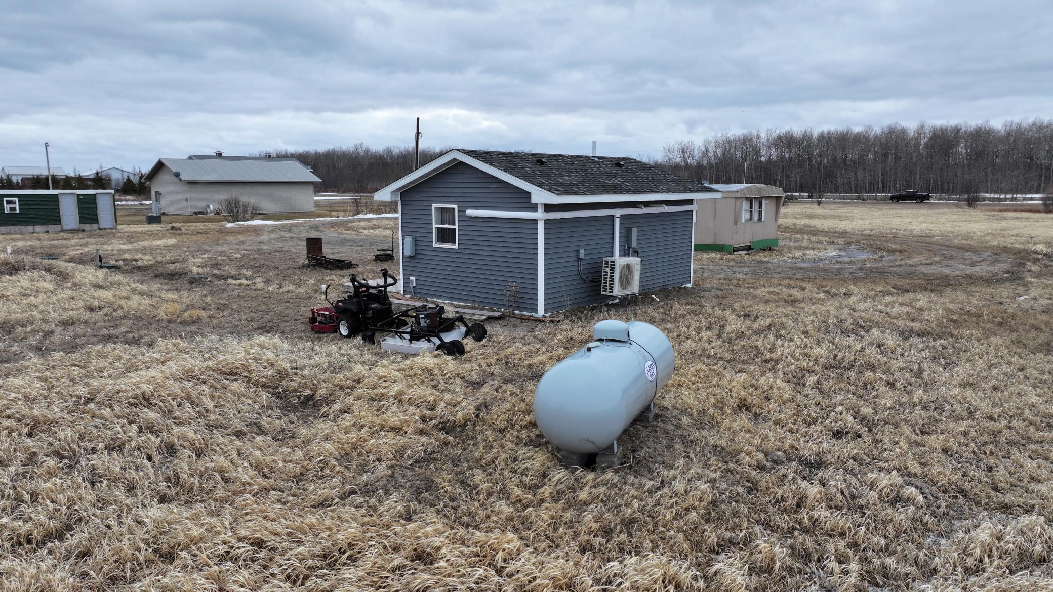 2016 single family home for sale at 3030 40th Avenue NW in Baudette, MN — 3 bed, 5 bath (photo 8 of 14)