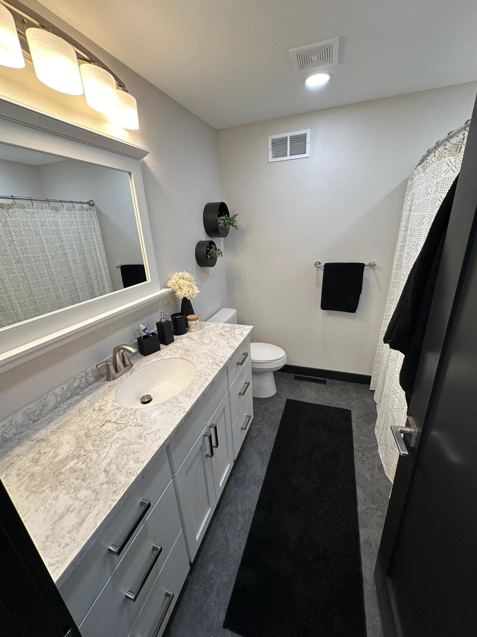 1980 home for sale at 504 Main Street S in Karlstad, MN — 4 bed, 3 bath (photo 21 of 45)