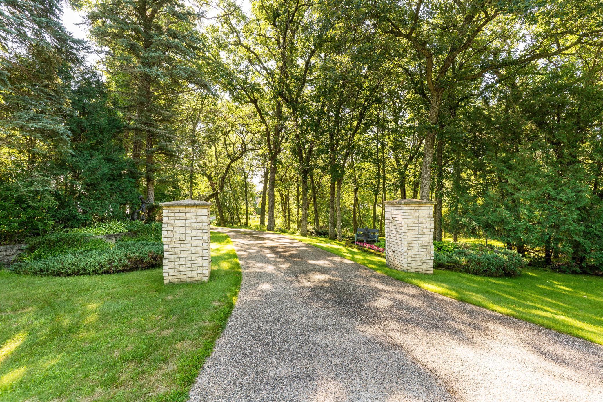 1992 single family home for sale at 2807 Government Point Road NE in Alexandria, MN — 4 bed, 6 bath (photo 2 of 81)