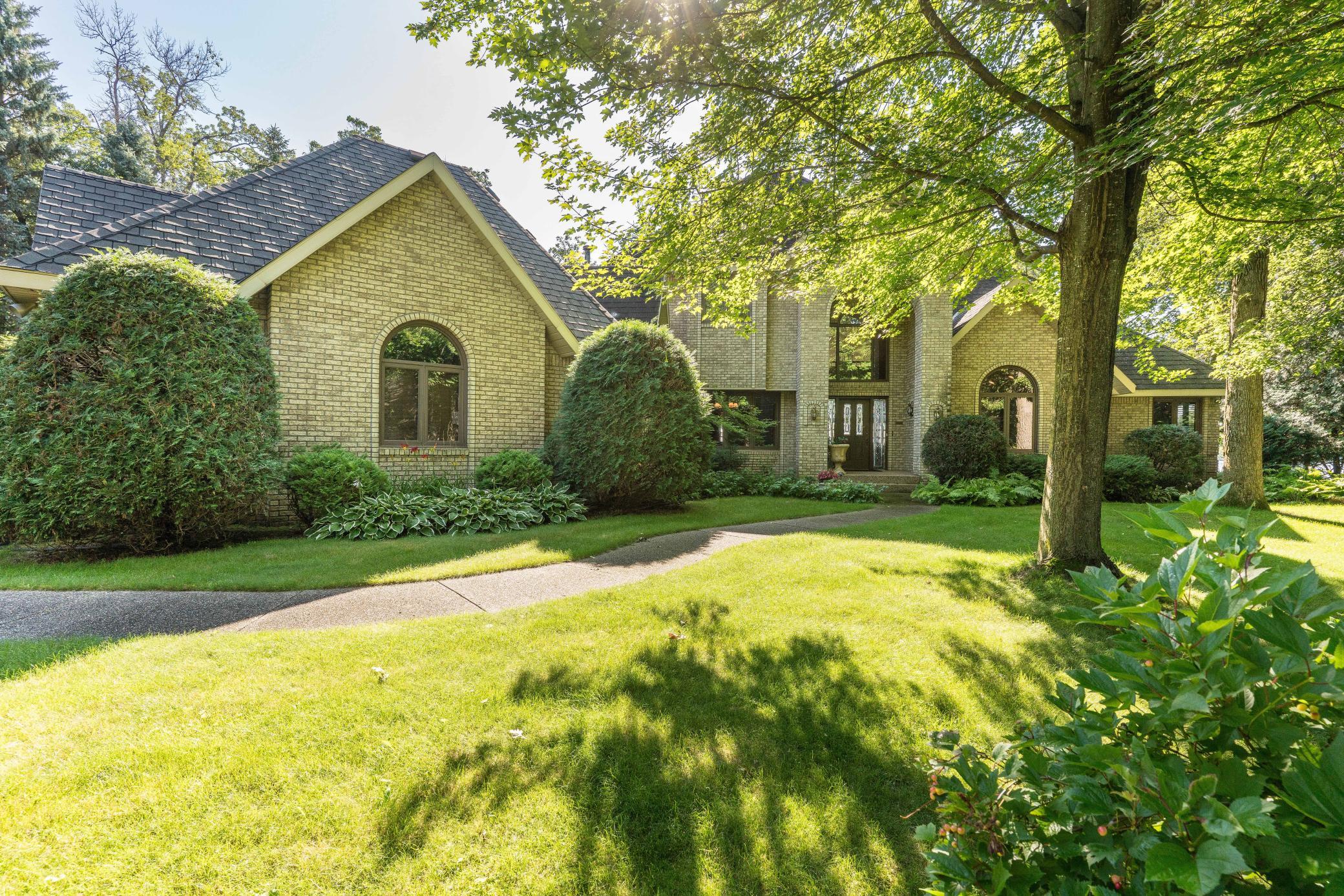 1992 single family home for sale at 2807 Government Point Road NE in Alexandria, MN — 4 bed, 6 bath (photo 11 of 81)