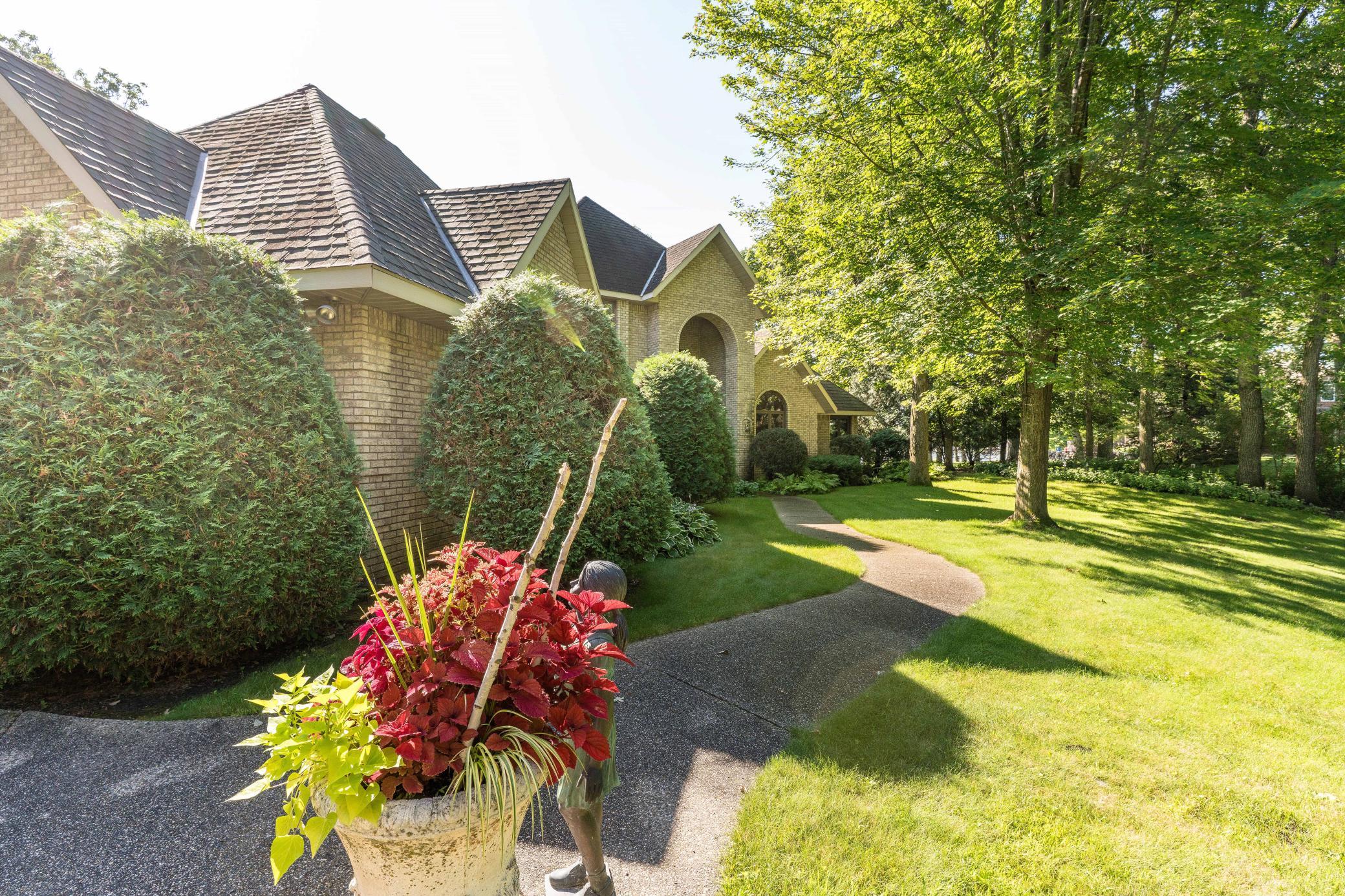 1992 single family home for sale at 2807 Government Point Road NE in Alexandria, MN — 4 bed, 6 bath (photo 10 of 81)