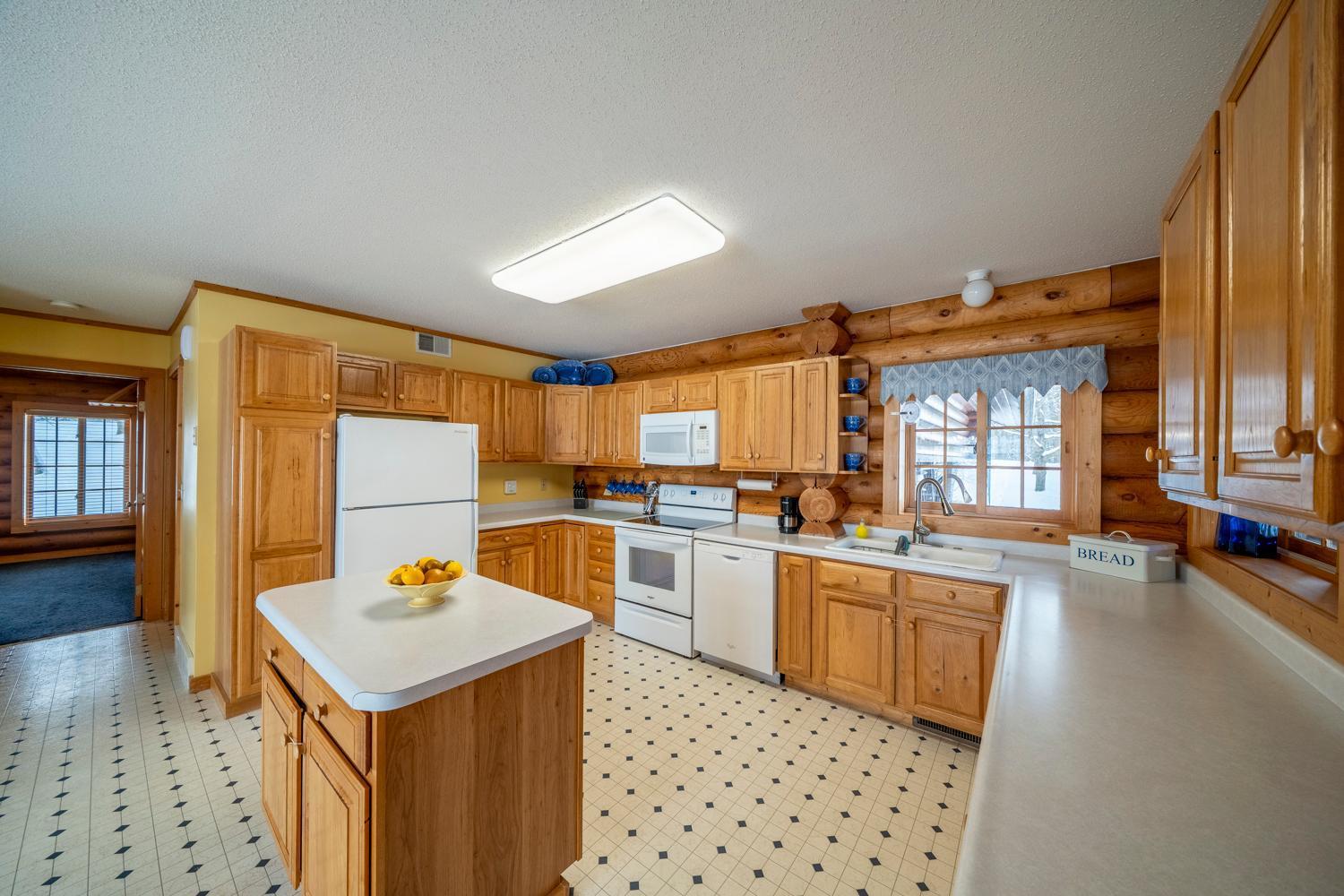 1996 single family home for sale at 40105 Hunters Road in Ponsford, MN — 3 bed, 2 bath (photo 7 of 64)