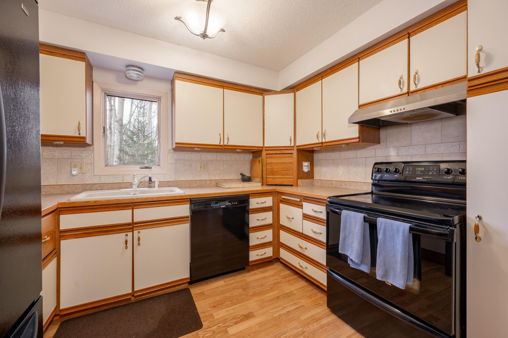 1975 townhouse for sale at 2114 SW 3rd Avenue in Grand Rapids, MN — 3 bed, 3 bath (photo 11 of 33)