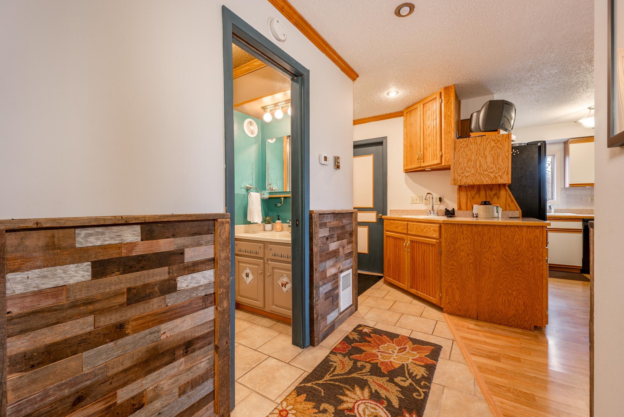 1975 townhouse for sale at 2114 SW 3rd Avenue in Grand Rapids, MN — 3 bed, 3 bath (photo 12 of 33)