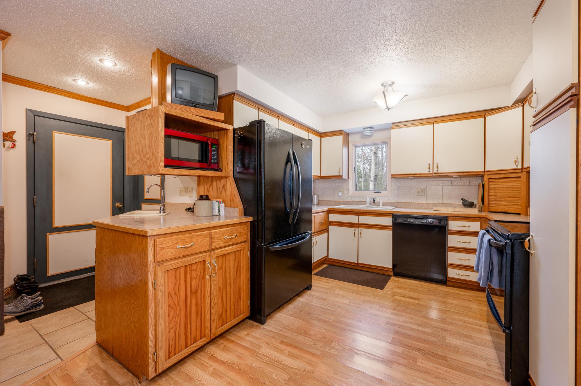 1975 townhouse for sale at 2114 SW 3rd Avenue in Grand Rapids, MN — 3 bed, 3 bath (photo 9 of 33)