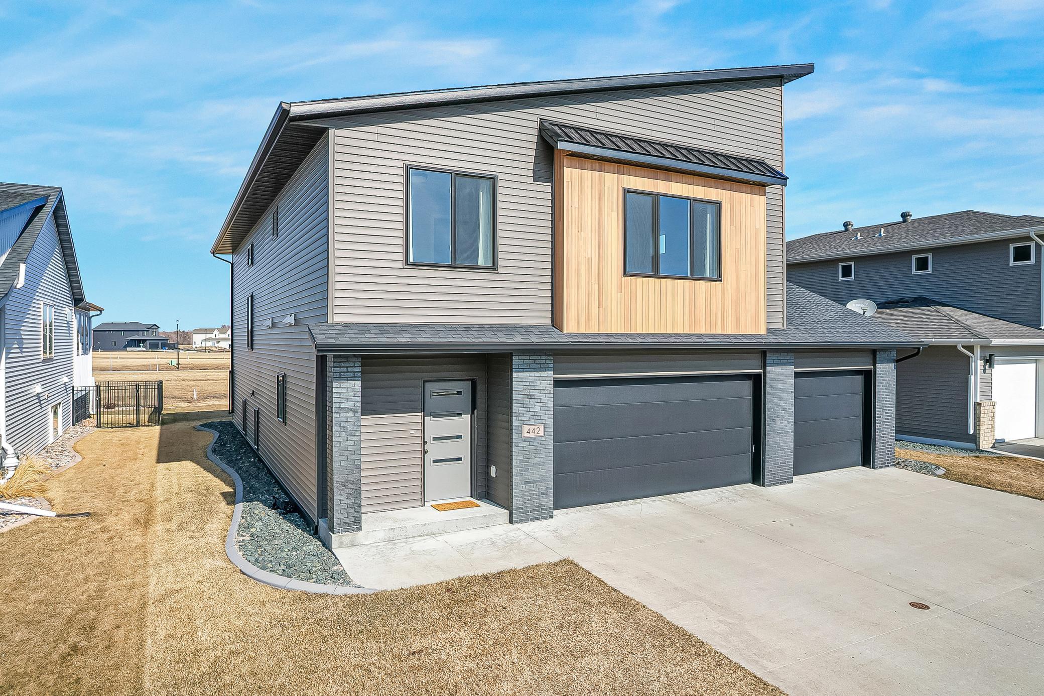 442 Hampton Drive W, Moorhead MN 56560 - Photo 2 of 42