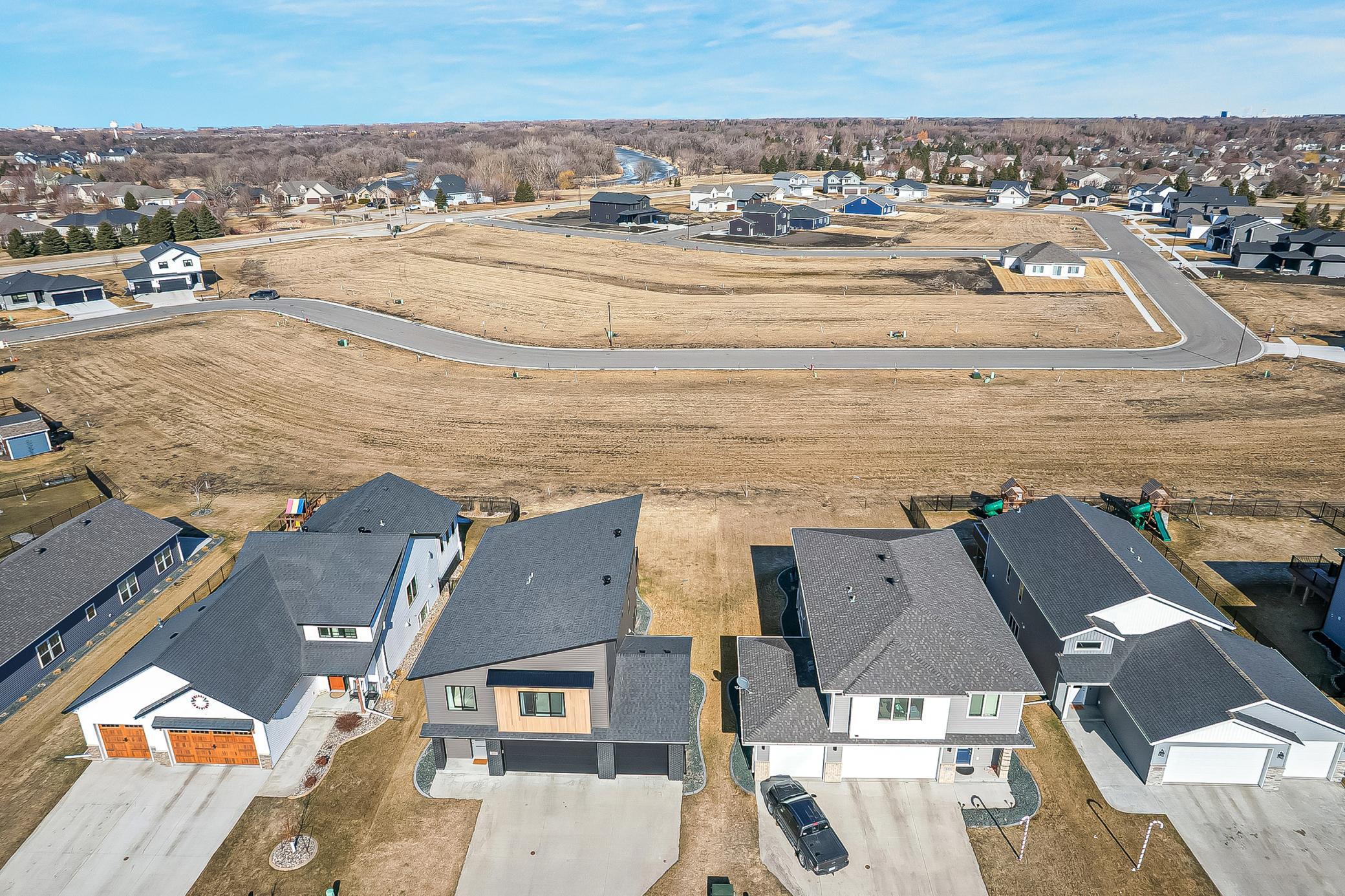 442 Hampton Drive W, Moorhead MN 56560 - Photo 13 of 42