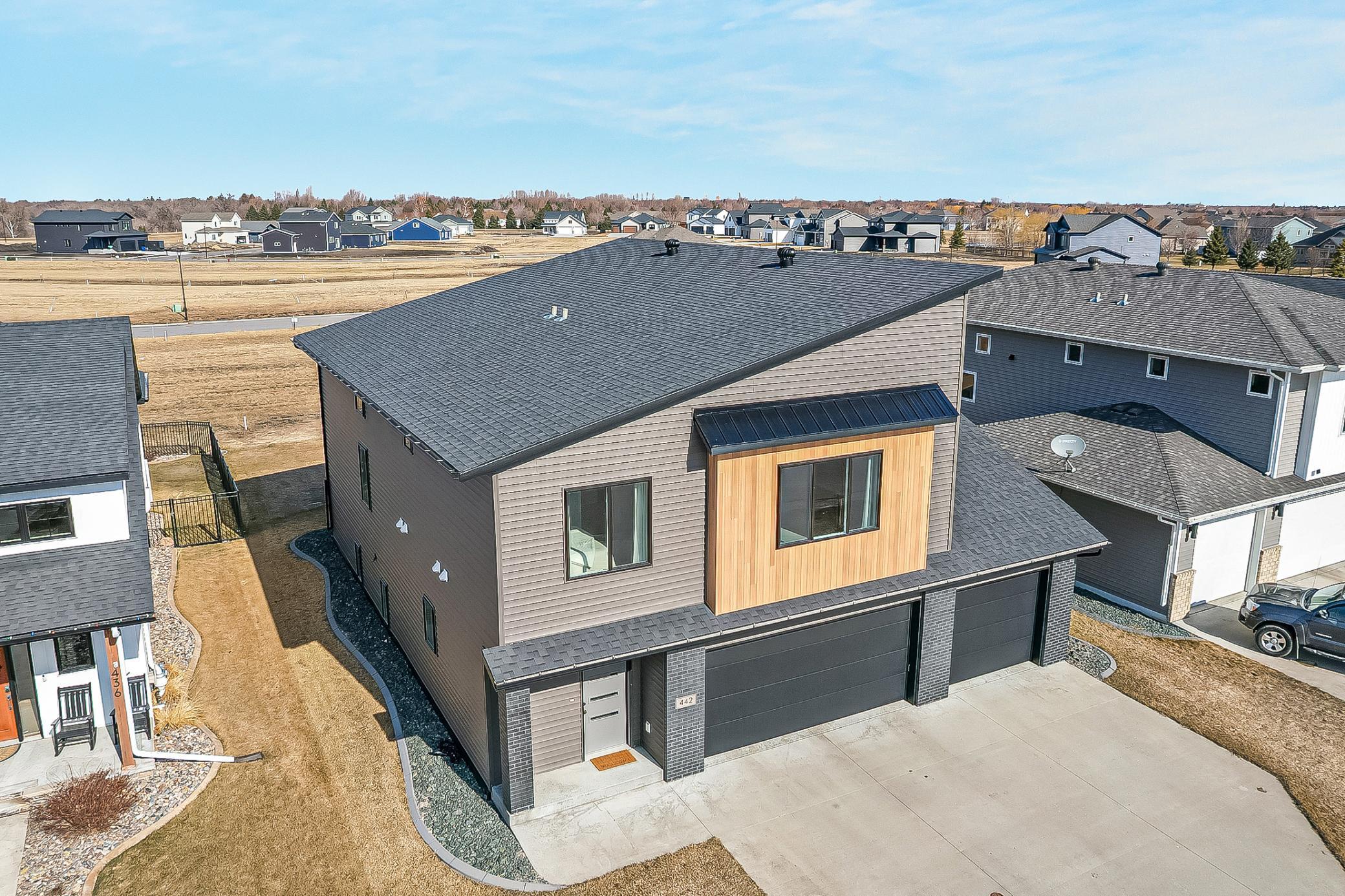 442 Hampton Drive W, Moorhead MN 56560 - Photo 3 of 42