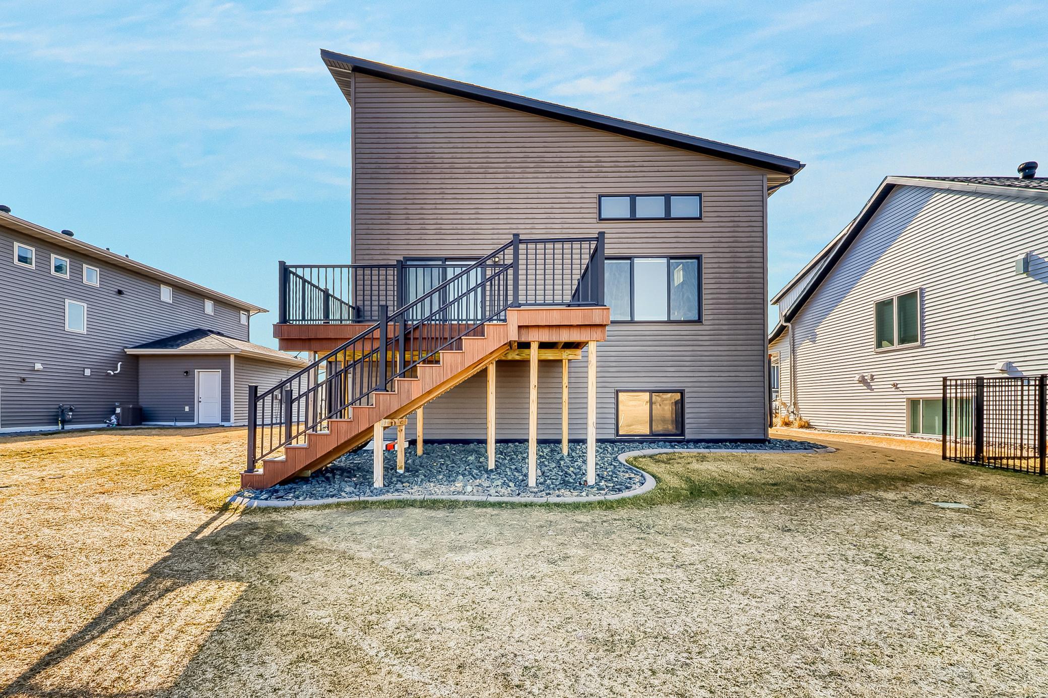 442 Hampton Drive W, Moorhead MN 56560 - Photo 4 of 42
