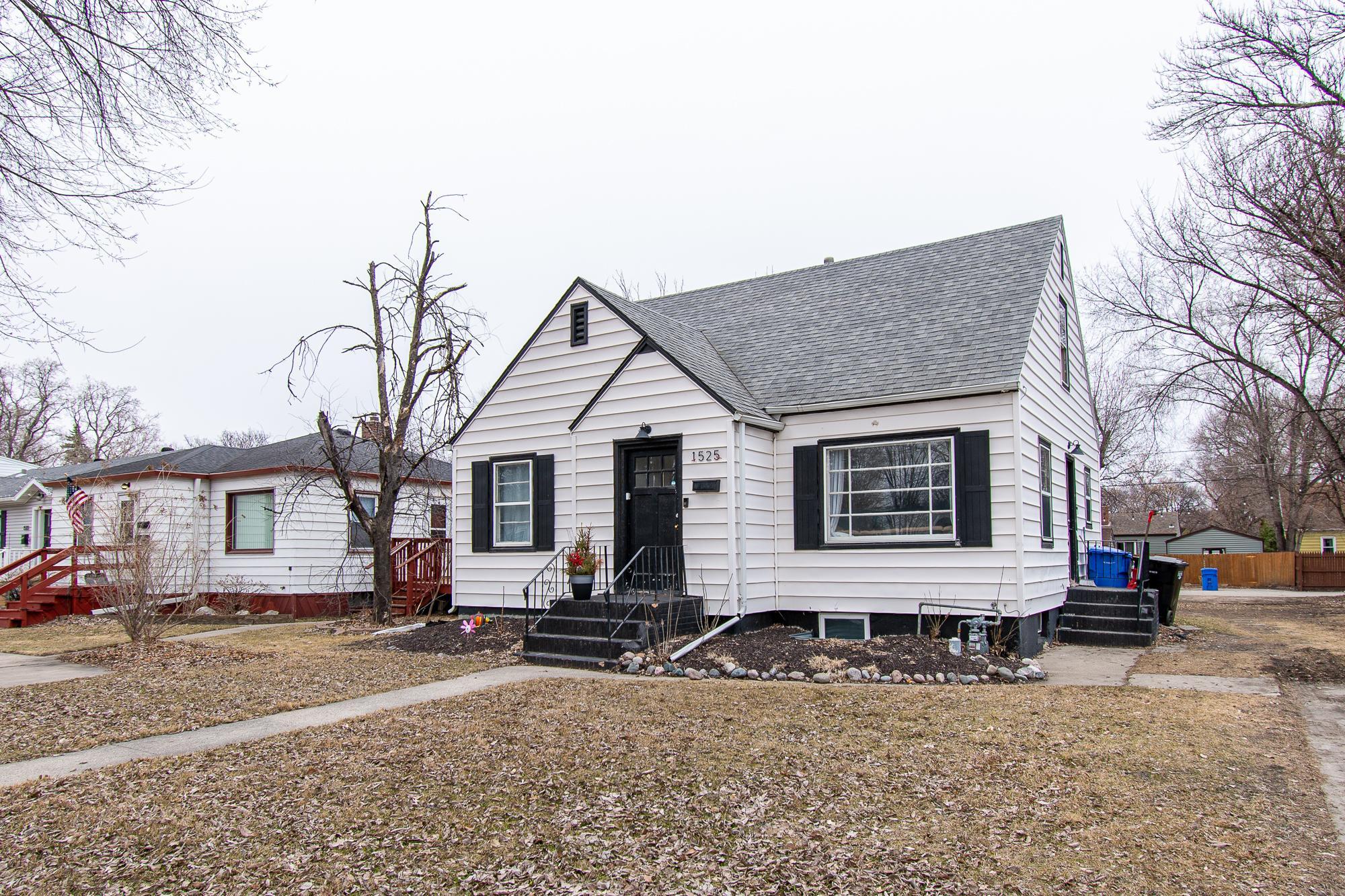 1525 10th Street N, Fargo ND 58102 - Photo 2 of 33
