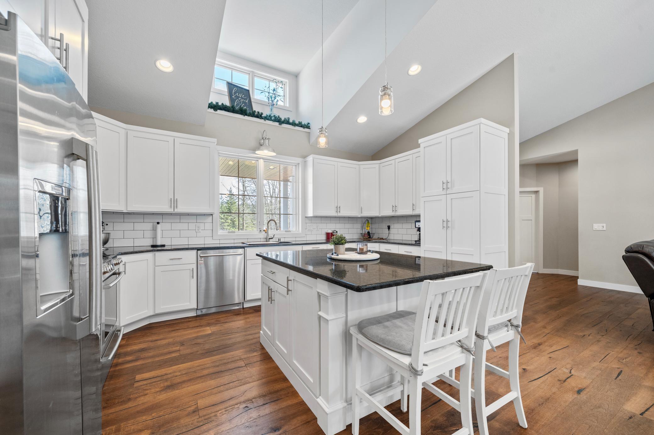 2016 single family home for sale at 5201 Colonial Court NE in Alexandria, MN — 5 bed, 3 bath (photo 2 of 49)