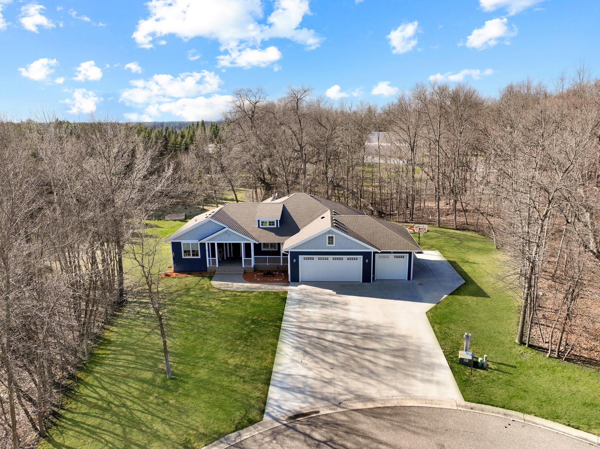2016 single family home for sale at 5201 Colonial Court NE in Alexandria, MN — 5 bed, 3 bath (photo 16 of 49)